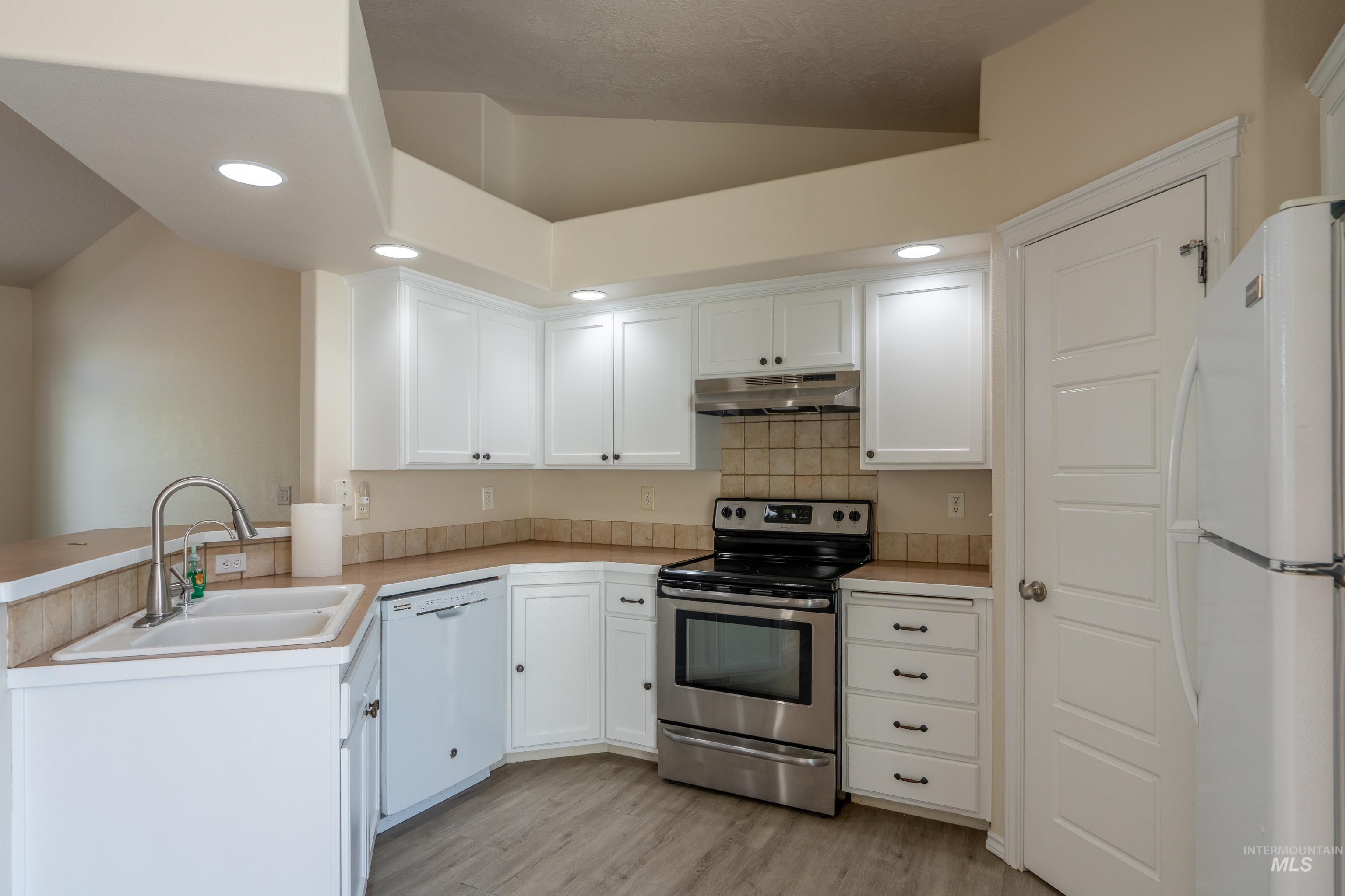 5263 N Arezzo Ave., Meridian, Idaho 83646, 4 Bedrooms, 2 Bathrooms, Residential For Sale, Price $425,000,MLS 98998626