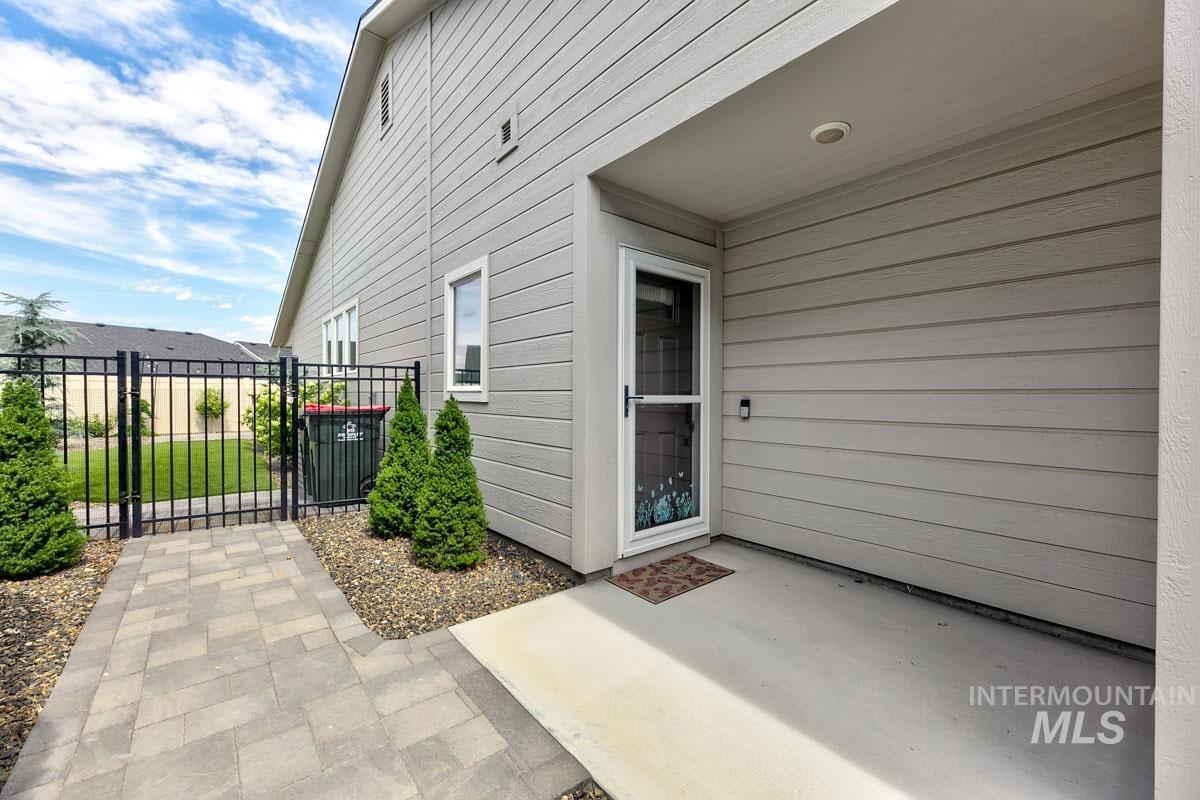 122 W Hyndman Drive, Meridian, Idaho 83642, 3 Bedrooms, 2 Bathrooms, Residential For Sale, Price $459,000,MLS 98998633