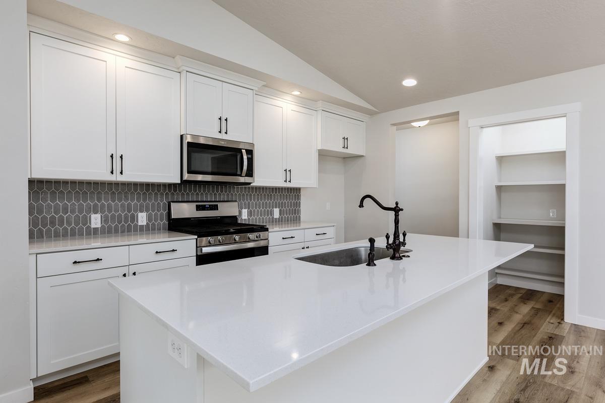 122 W Hyndman Drive, Meridian, Idaho 83642, 3 Bedrooms, 2 Bathrooms, Residential For Sale, Price $459,000,MLS 98998633