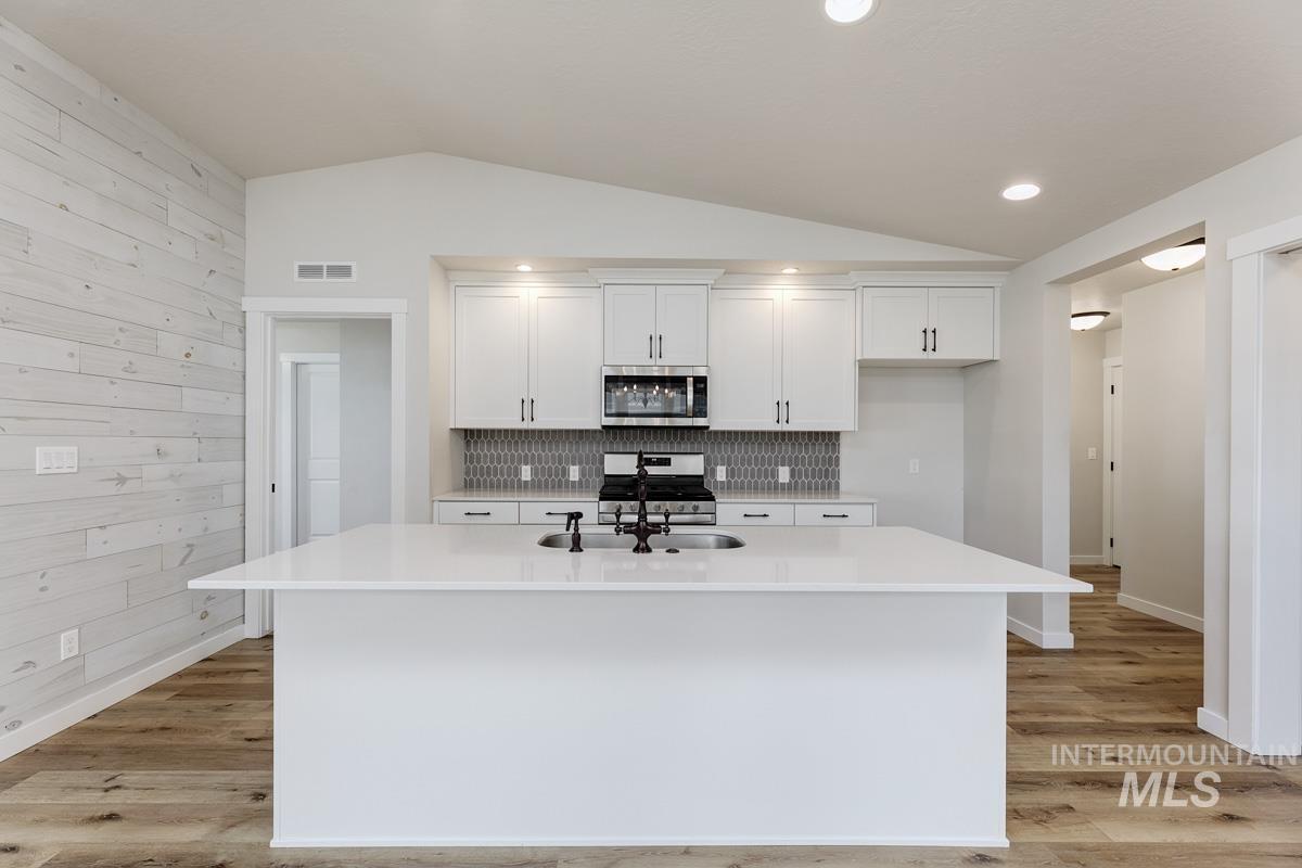 122 W Hyndman Drive, Meridian, Idaho 83642, 3 Bedrooms, 2 Bathrooms, Residential For Sale, Price $459,000,MLS 98998633
