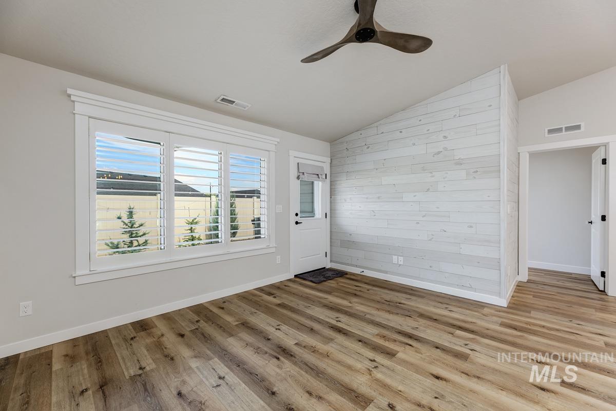 122 W Hyndman Drive, Meridian, Idaho 83642, 3 Bedrooms, 2 Bathrooms, Residential For Sale, Price $459,000,MLS 98998633