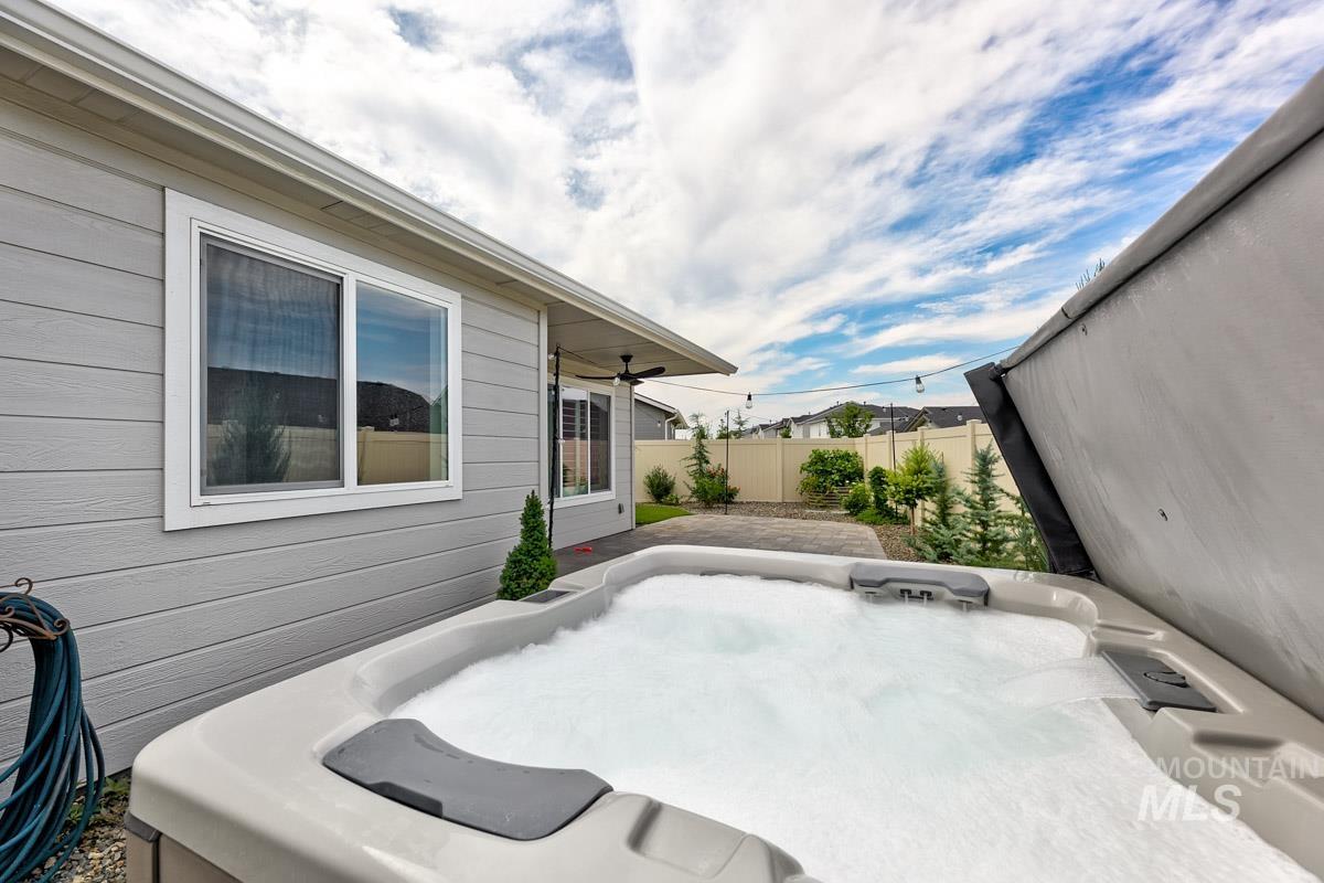 122 W Hyndman Drive, Meridian, Idaho 83642, 3 Bedrooms, 2 Bathrooms, Residential For Sale, Price $459,000,MLS 98998633