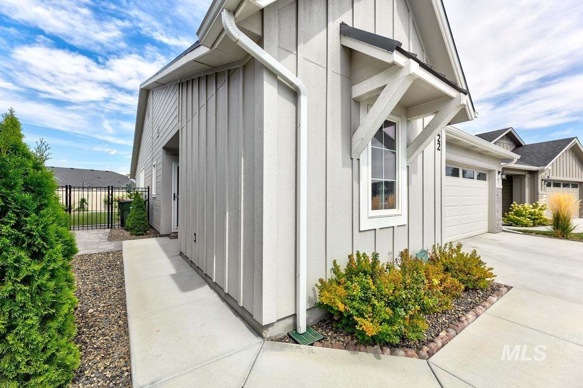 122 W Hyndman Drive, Meridian, Idaho 83642, 3 Bedrooms, 2 Bathrooms, Residential For Sale, Price $459,000,MLS 98998633