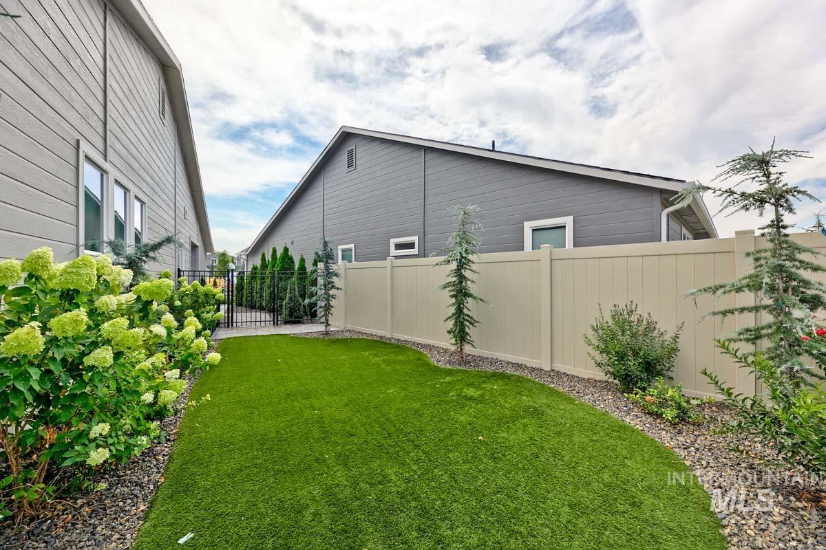 122 W Hyndman Drive, Meridian, Idaho 83642, 3 Bedrooms, 2 Bathrooms, Residential For Sale, Price $459,000,MLS 98998633