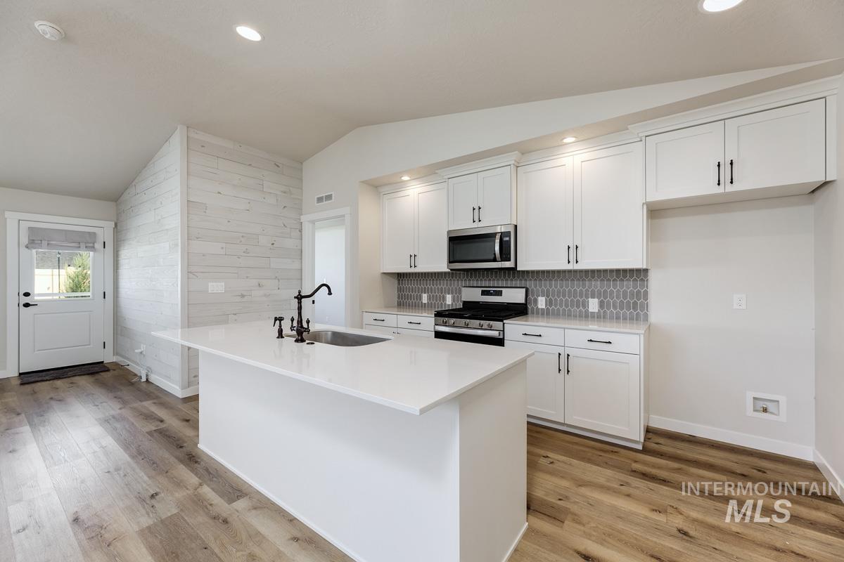 122 W Hyndman Drive, Meridian, Idaho 83642, 3 Bedrooms, 2 Bathrooms, Residential For Sale, Price $459,000,MLS 98998633