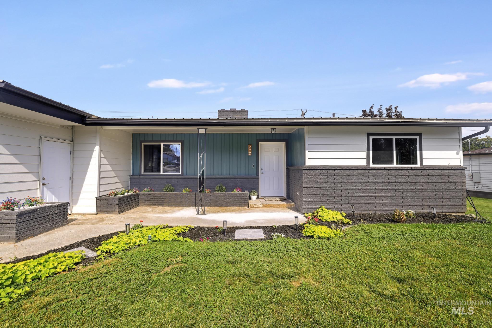 220 Main St, Buhl, Idaho 83316, 2 Bedrooms, 1 Bathroom, Residential For Sale, Price $279,000,MLS 98998634
