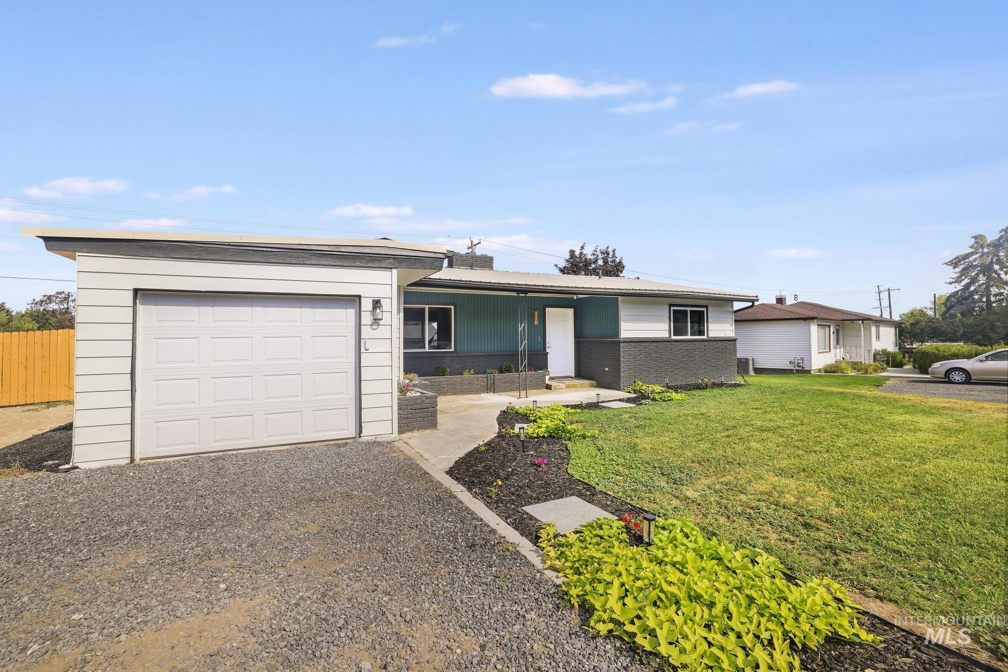 220 Main St, Buhl, Idaho 83316, 2 Bedrooms, 1 Bathroom, Residential For Sale, Price $279,000,MLS 98998634