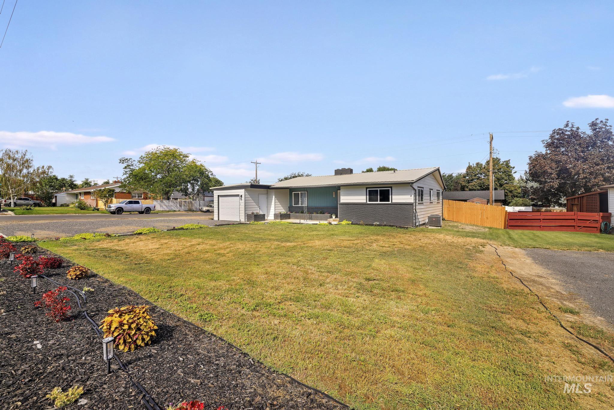 220 Main St, Buhl, Idaho 83316, 2 Bedrooms, 1 Bathroom, Residential For Sale, Price $279,000,MLS 98998634