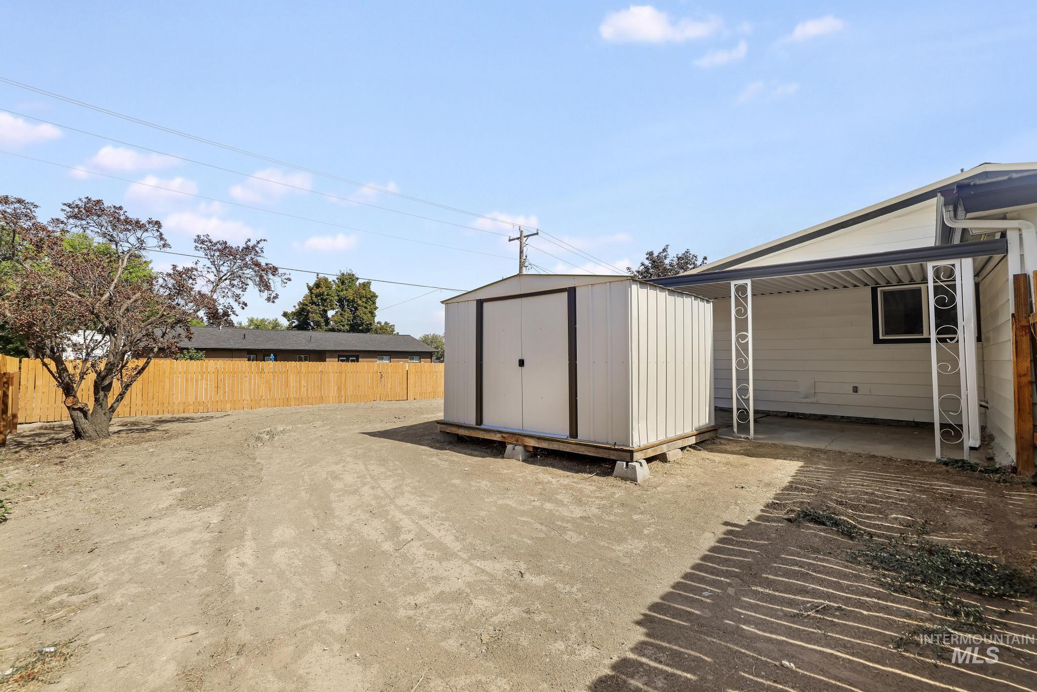 220 Main St, Buhl, Idaho 83316, 2 Bedrooms, 1 Bathroom, Residential For Sale, Price $279,000,MLS 98998634