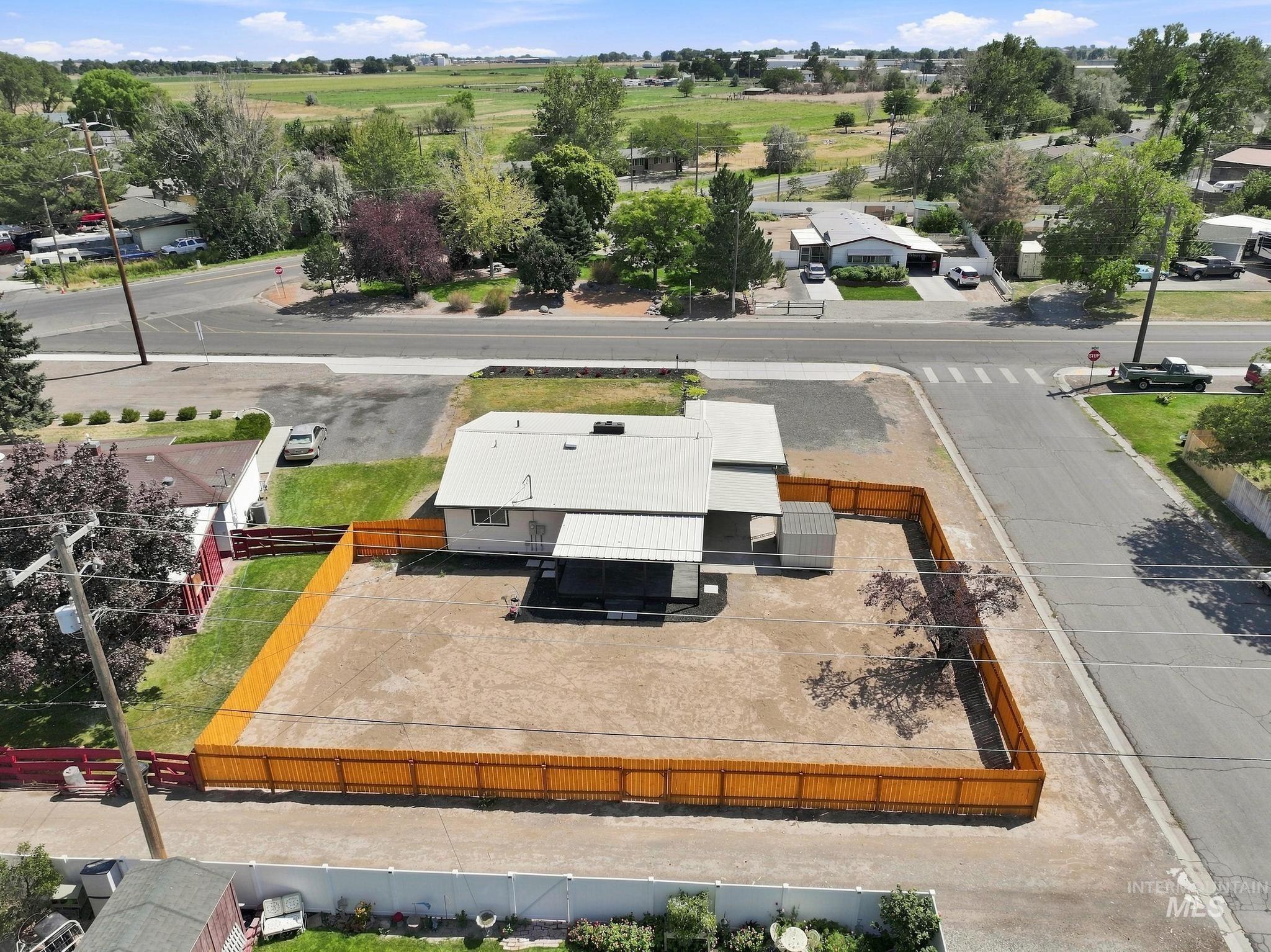 220 Main St, Buhl, Idaho 83316, 2 Bedrooms, 1 Bathroom, Residential For Sale, Price $279,000,MLS 98998634