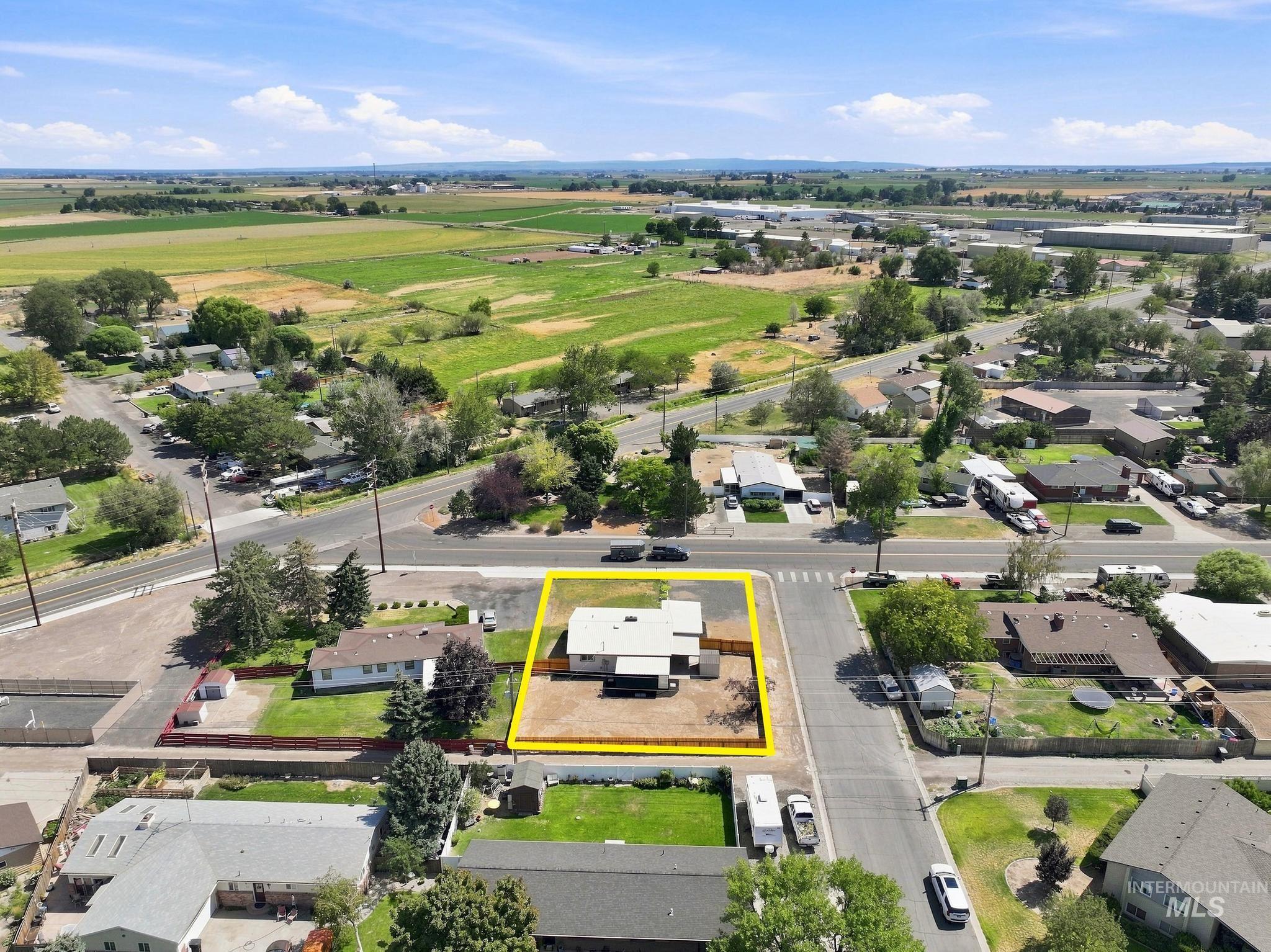 220 Main St, Buhl, Idaho 83316, 2 Bedrooms, 1 Bathroom, Residential For Sale, Price $279,000,MLS 98998634