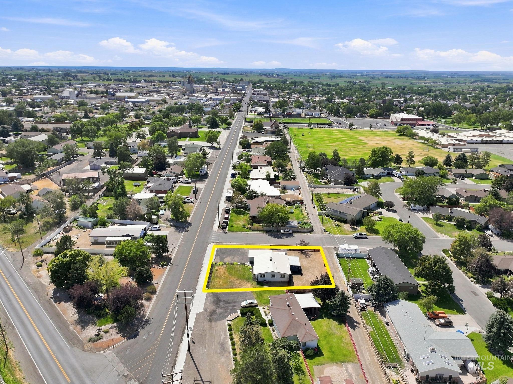 220 Main St, Buhl, Idaho 83316, 2 Bedrooms, 1 Bathroom, Residential For Sale, Price $279,000,MLS 98998634