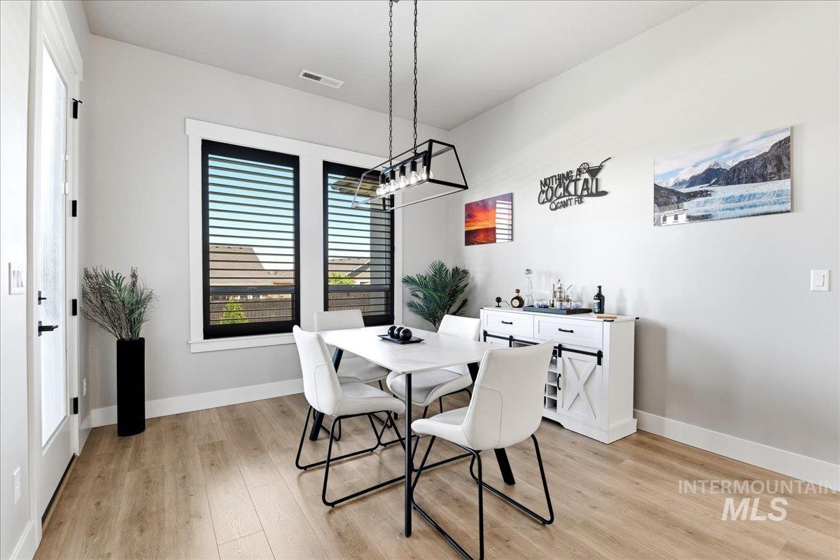 3042 E Columbus River Court, Nampa, Idaho 83686, 3 Bedrooms, 2 Bathrooms, Residential For Sale, Price $724,900,MLS 98998635