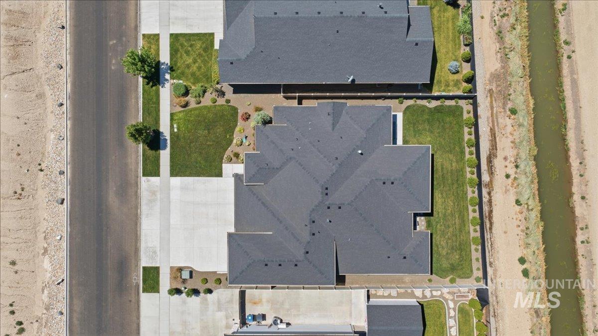 3042 E Columbus River Court, Nampa, Idaho 83686, 3 Bedrooms, 2 Bathrooms, Residential For Sale, Price $724,900,MLS 98998635