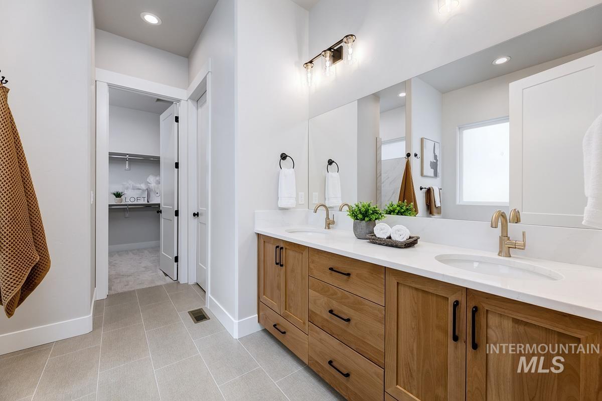 5826 S Zaivcla Ave, Meridian, Idaho 83642, 4 Bedrooms, 4 Bathrooms, Residential For Sale, Price $941,147, 98998636