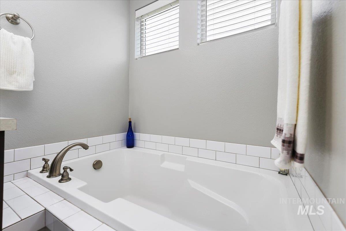 6714 E Harrington Dr, Nampa, Idaho 83646, 5 Bedrooms, 2.5 Bathrooms, Residential For Sale, Price $499,900,MLS 98998638