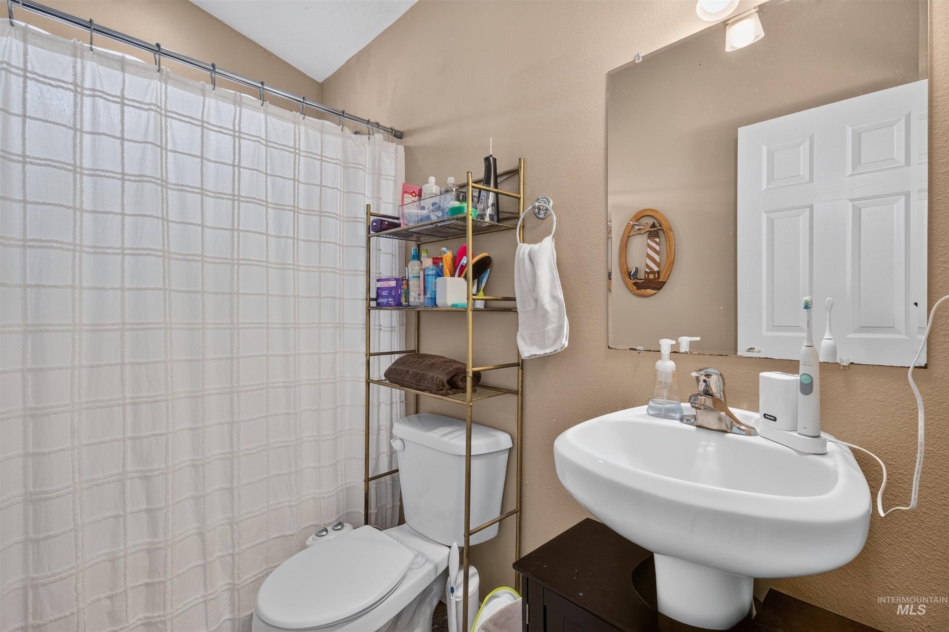 2805 W Moore St, Boise, Idaho 83702, 2 Bedrooms, 2 Bathrooms, Residential Income For Sale, Price $1,290,000,MLS 98998642