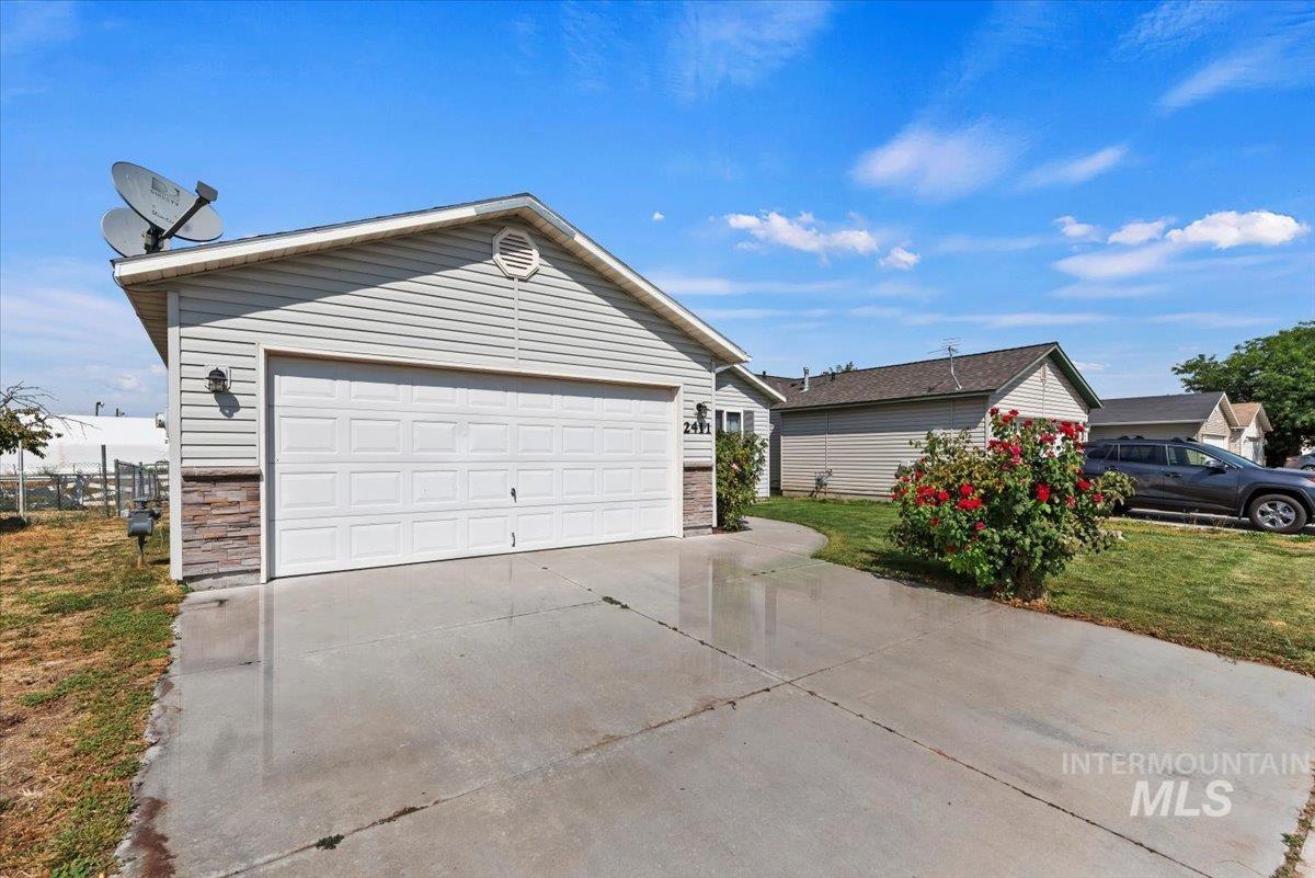 2411 Gosling Street, Caldwell, Idaho 83605, 3 Bedrooms, 2 Bathrooms, Residential For Sale, Price $344,900,MLS 98998643