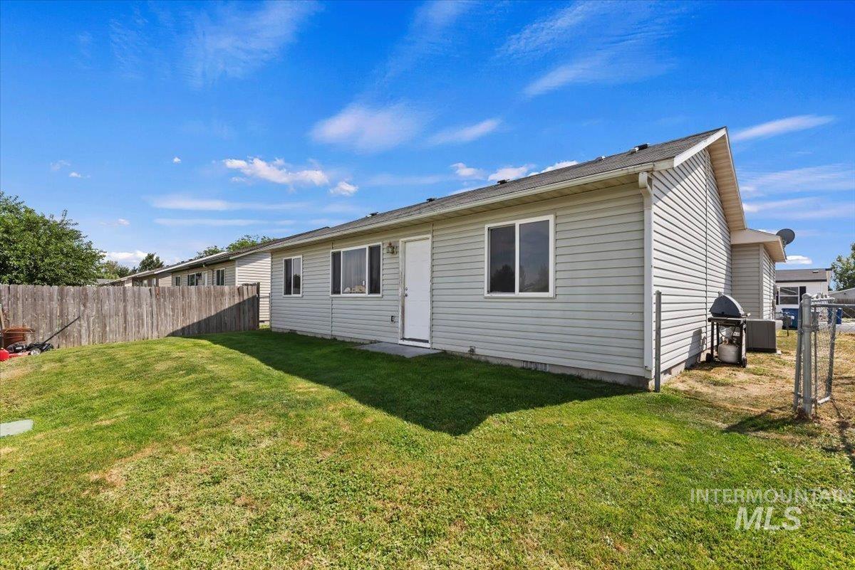 2411 Gosling Street, Caldwell, Idaho 83605, 3 Bedrooms, 2 Bathrooms, Residential For Sale, Price $344,900,MLS 98998643