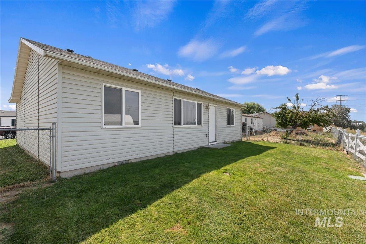2411 Gosling Street, Caldwell, Idaho 83605, 3 Bedrooms, 2 Bathrooms, Residential For Sale, Price $344,900,MLS 98998643