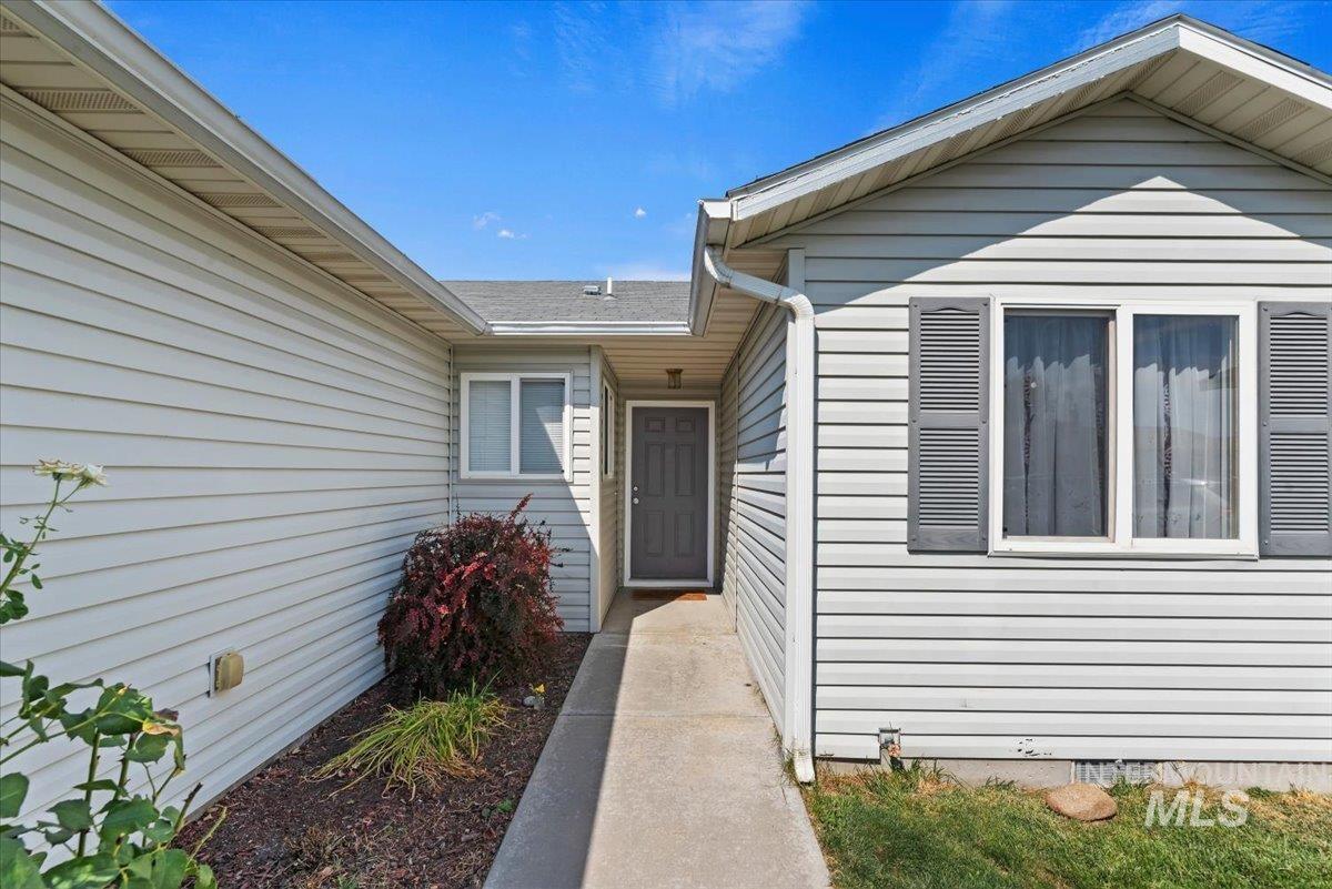 2411 Gosling Street, Caldwell, Idaho 83605, 3 Bedrooms, 2 Bathrooms, Residential For Sale, Price $344,900,MLS 98998643