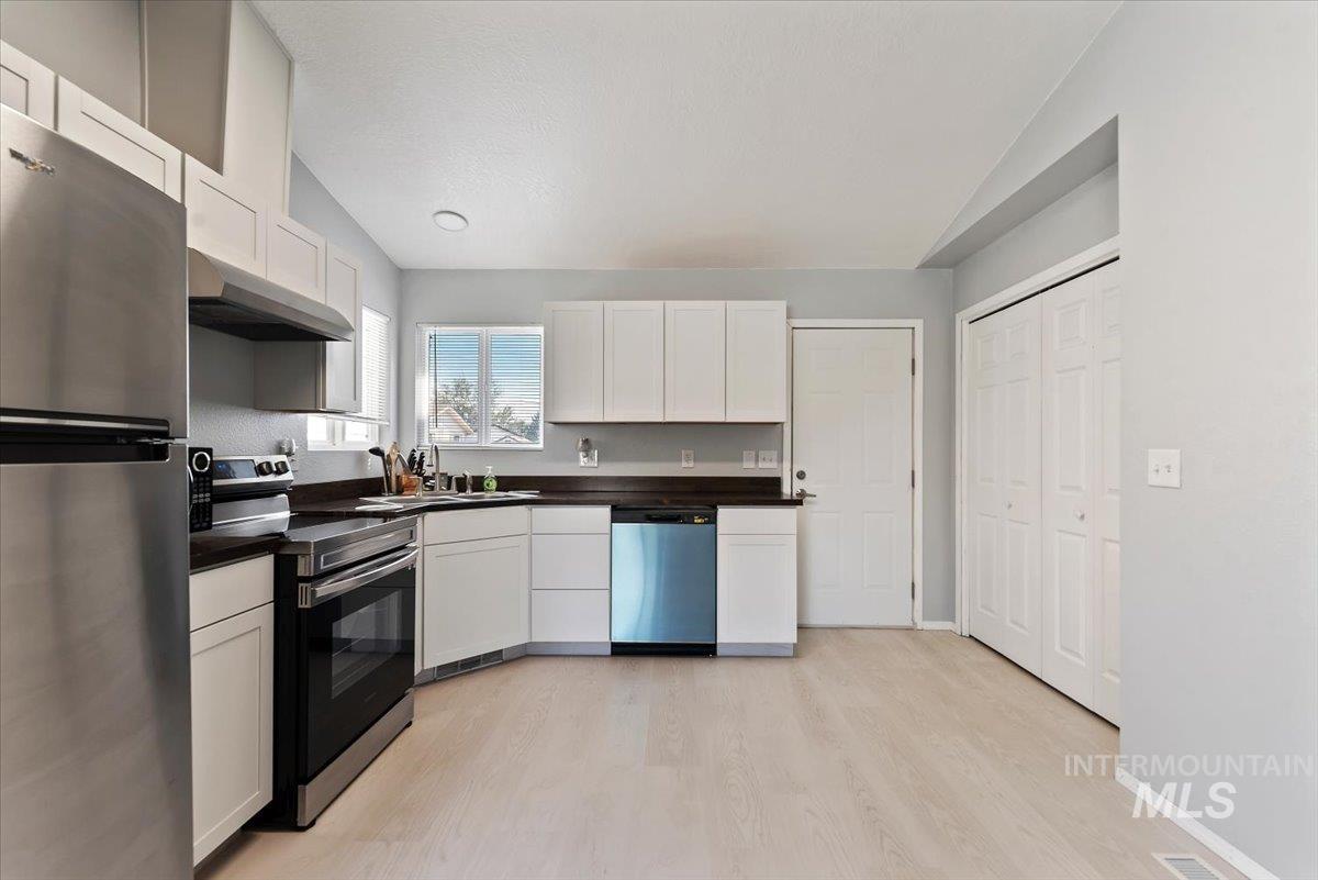 2411 Gosling Street, Caldwell, Idaho 83605, 3 Bedrooms, 2 Bathrooms, Residential For Sale, Price $344,900,MLS 98998643