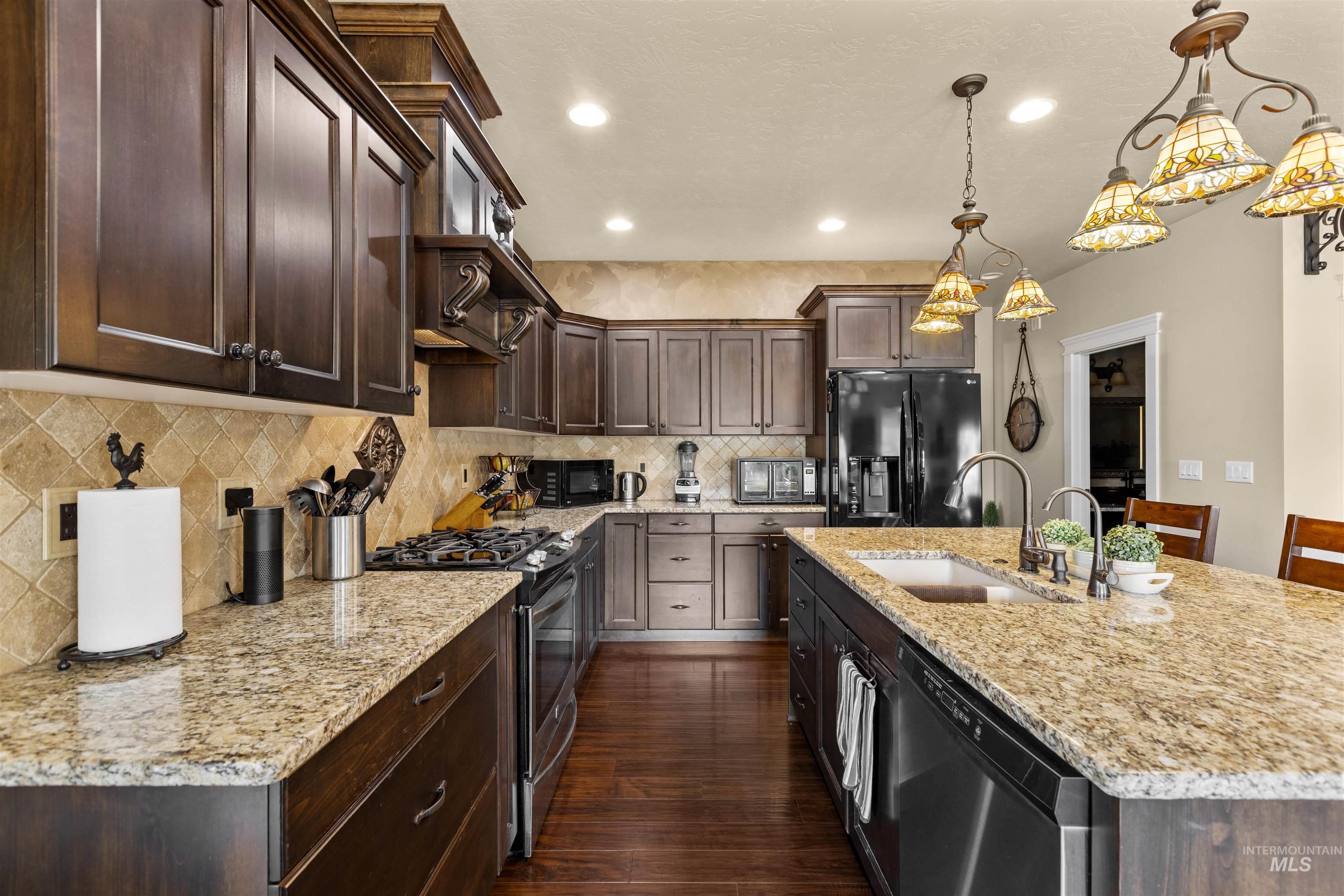10697 W Hidden Brook Drive, Star, Idaho 83669, 3 Bedrooms, 2.5 Bathrooms, Residential For Sale, Price $549,900,MLS 98998650