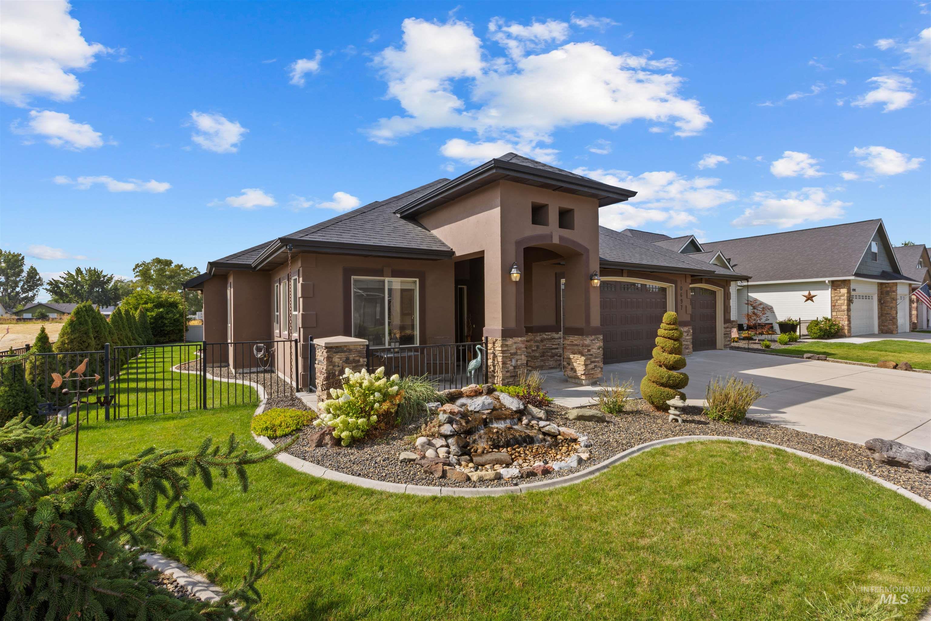 10697 W Hidden Brook Drive, Star, Idaho 83669, 3 Bedrooms, 2.5 Bathrooms, Residential For Sale, Price $549,900,MLS 98998650