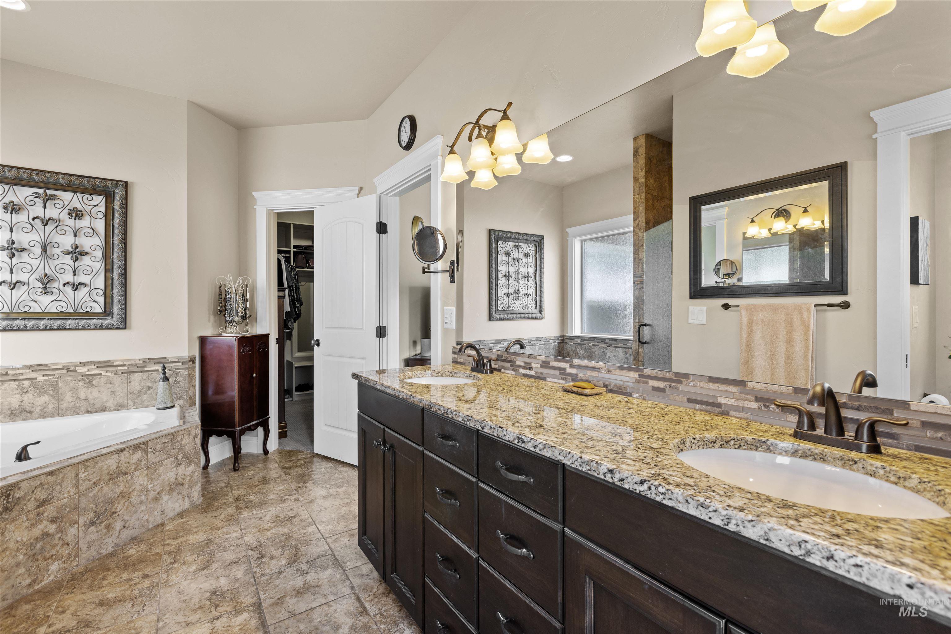 10697 W Hidden Brook Drive, Star, Idaho 83669, 3 Bedrooms, 2.5 Bathrooms, Residential For Sale, Price $549,900,MLS 98998650
