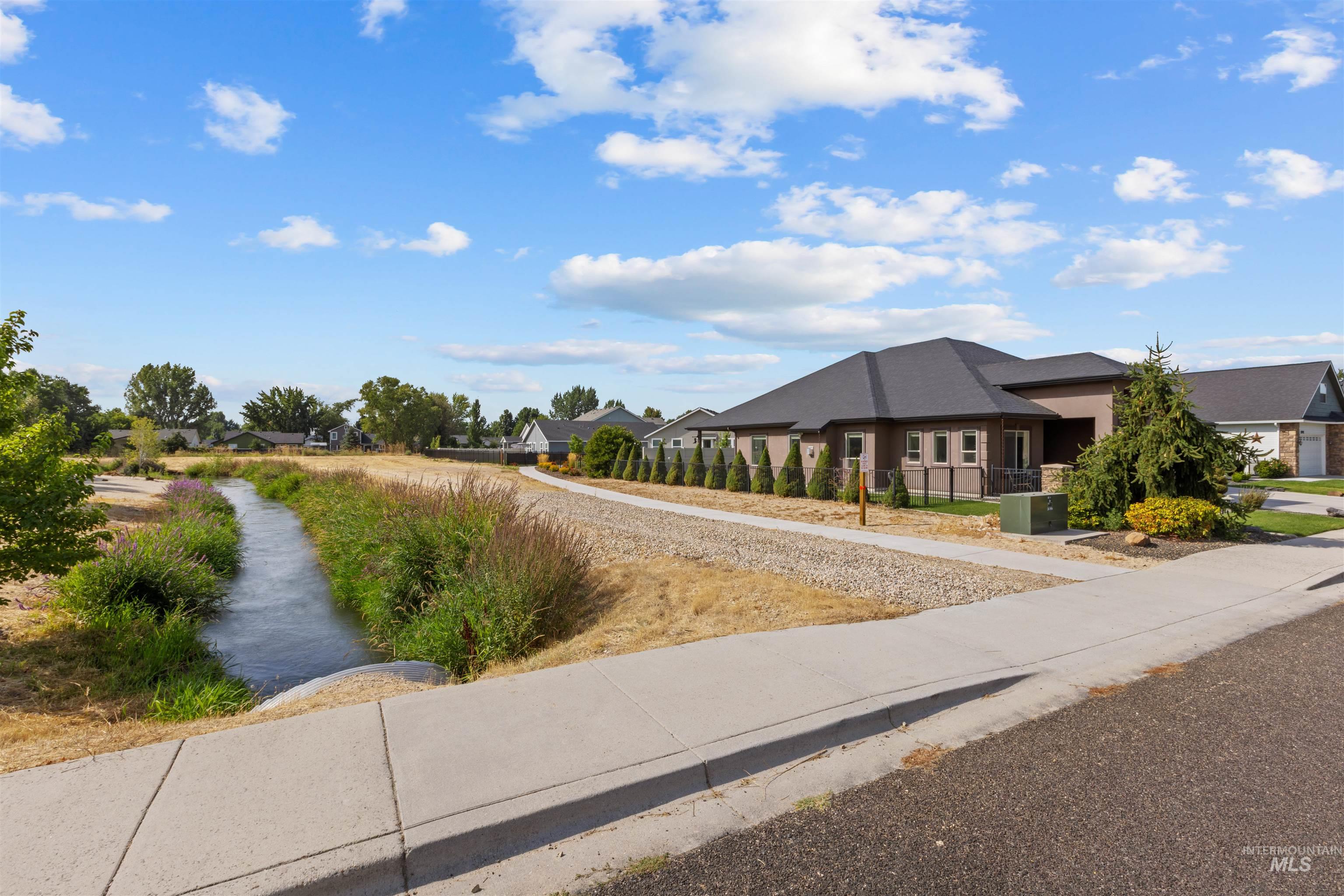 10697 W Hidden Brook Drive, Star, Idaho 83669, 3 Bedrooms, 2.5 Bathrooms, Residential For Sale, Price $549,900,MLS 98998650
