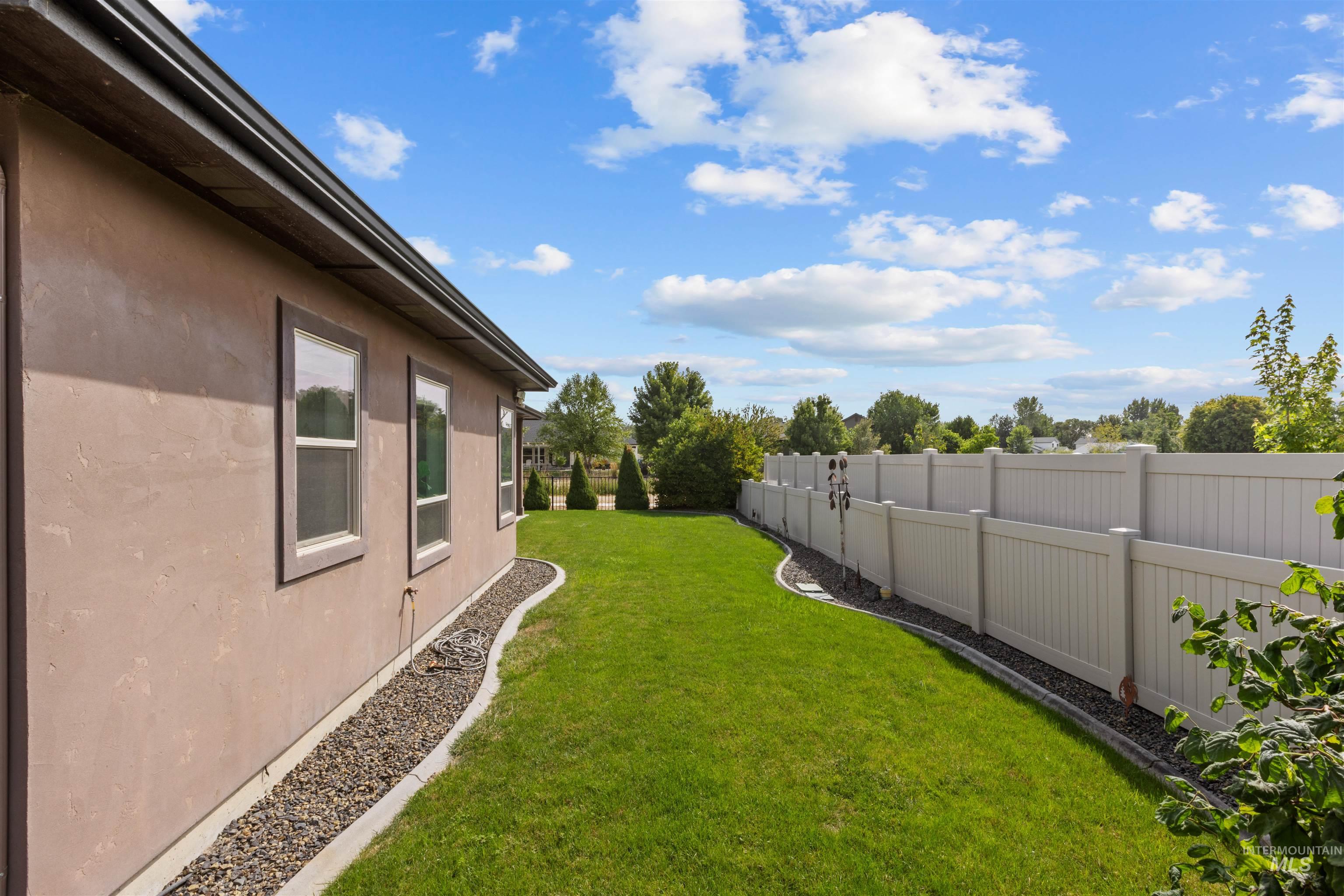 10697 W Hidden Brook Drive, Star, Idaho 83669, 3 Bedrooms, 2.5 Bathrooms, Residential For Sale, Price $549,900,MLS 98998650