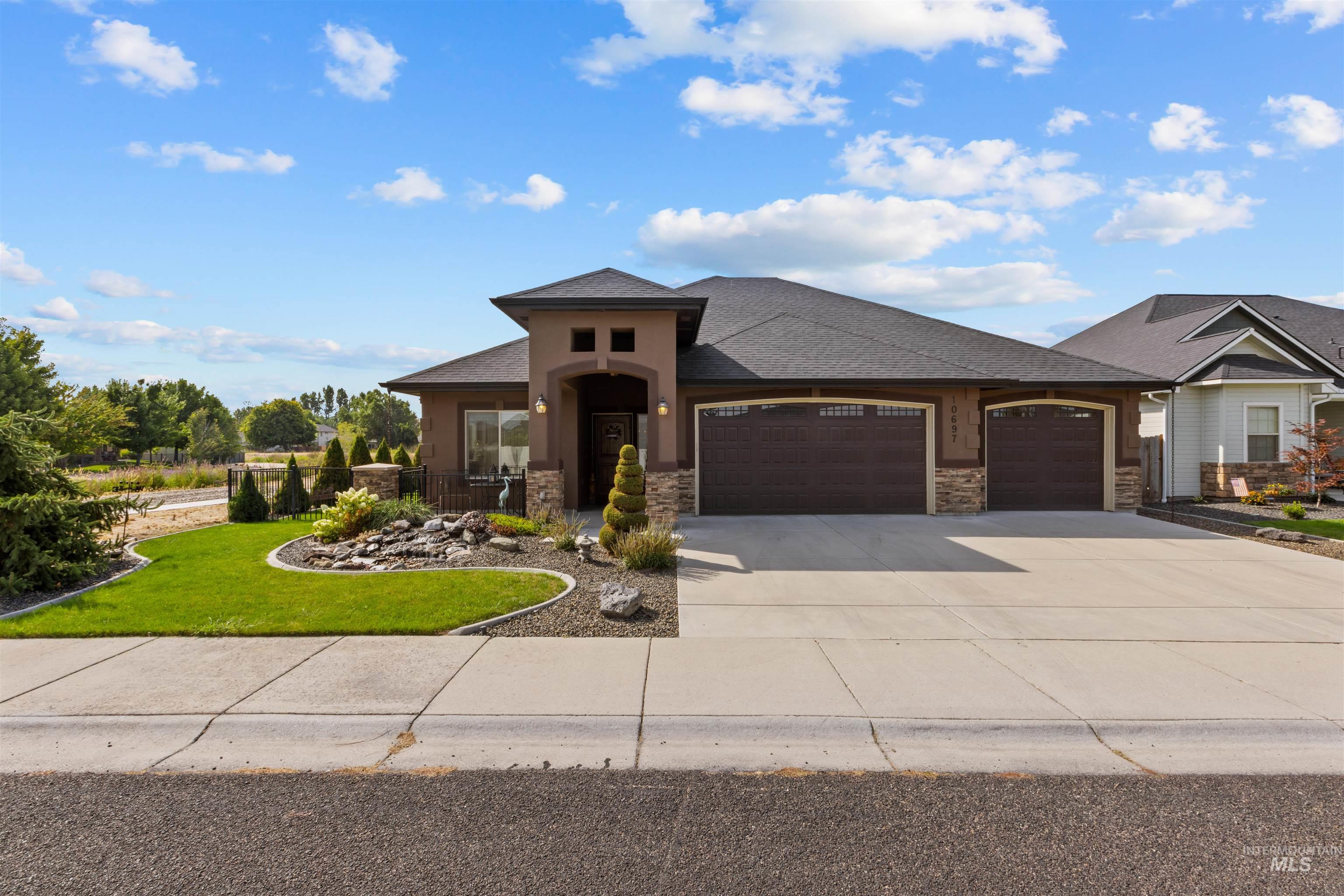 10697 W Hidden Brook Drive, Star, Idaho 83669, 3 Bedrooms, 2.5 Bathrooms, Residential For Sale, Price $549,900,MLS 98998650
