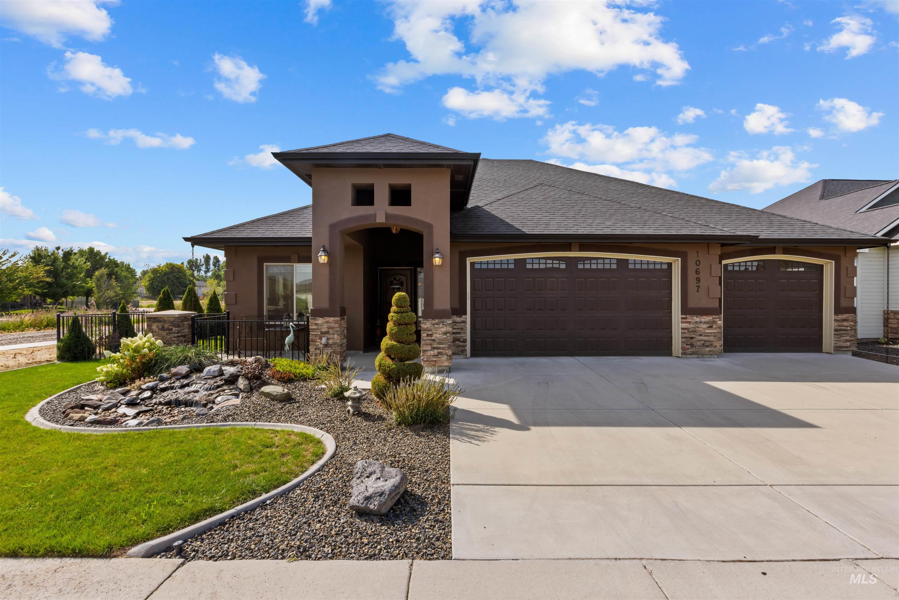 10697 W Hidden Brook Drive, Star, Idaho 83669, 3 Bedrooms, 2.5 Bathrooms, Residential For Sale, Price $549,900,MLS 98998650