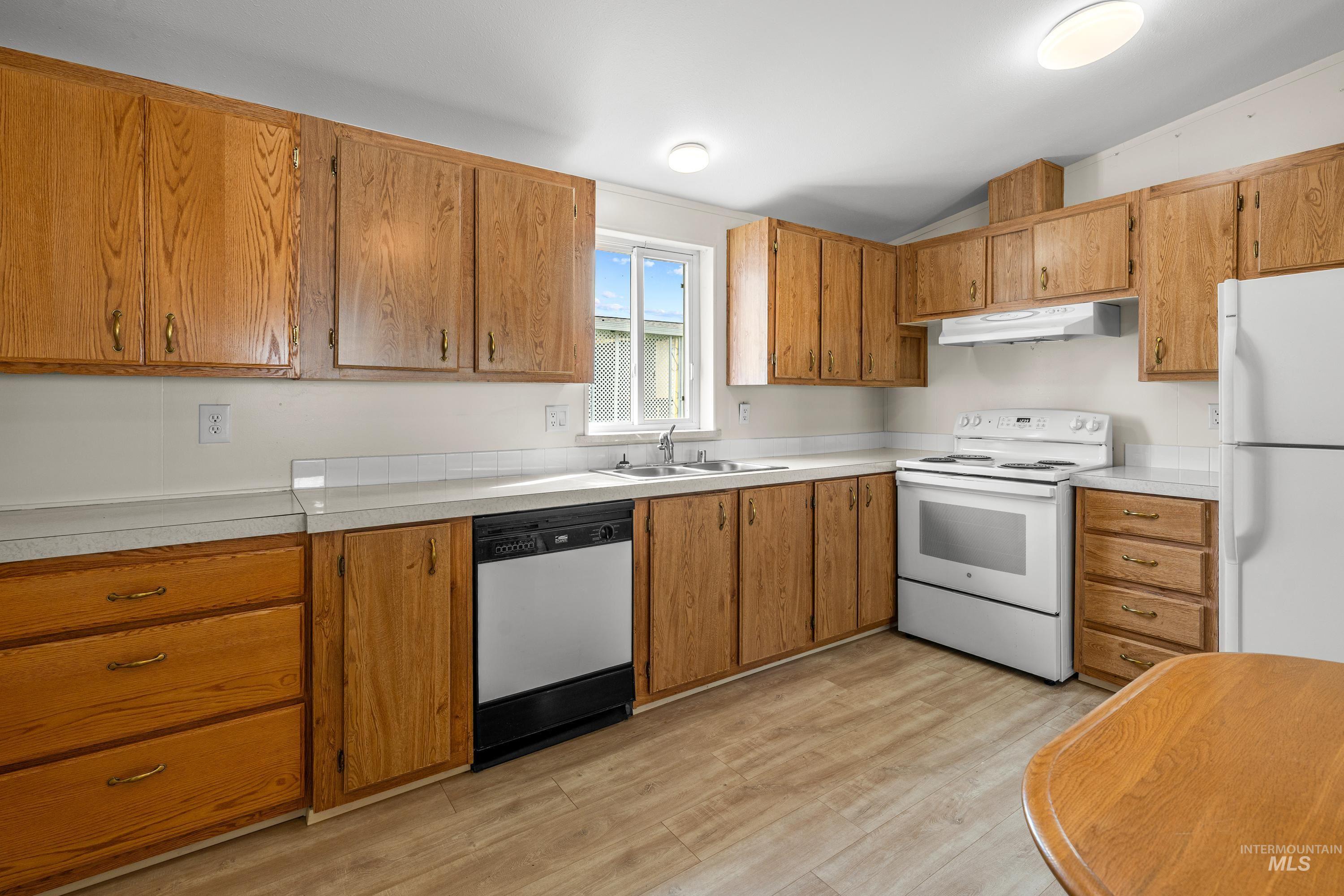 2115 6th Ave, Clarkston, Washington 99403, 3 Bedrooms, 2 Bathrooms, Residential For Sale, Price $98,000,MLS 98998664