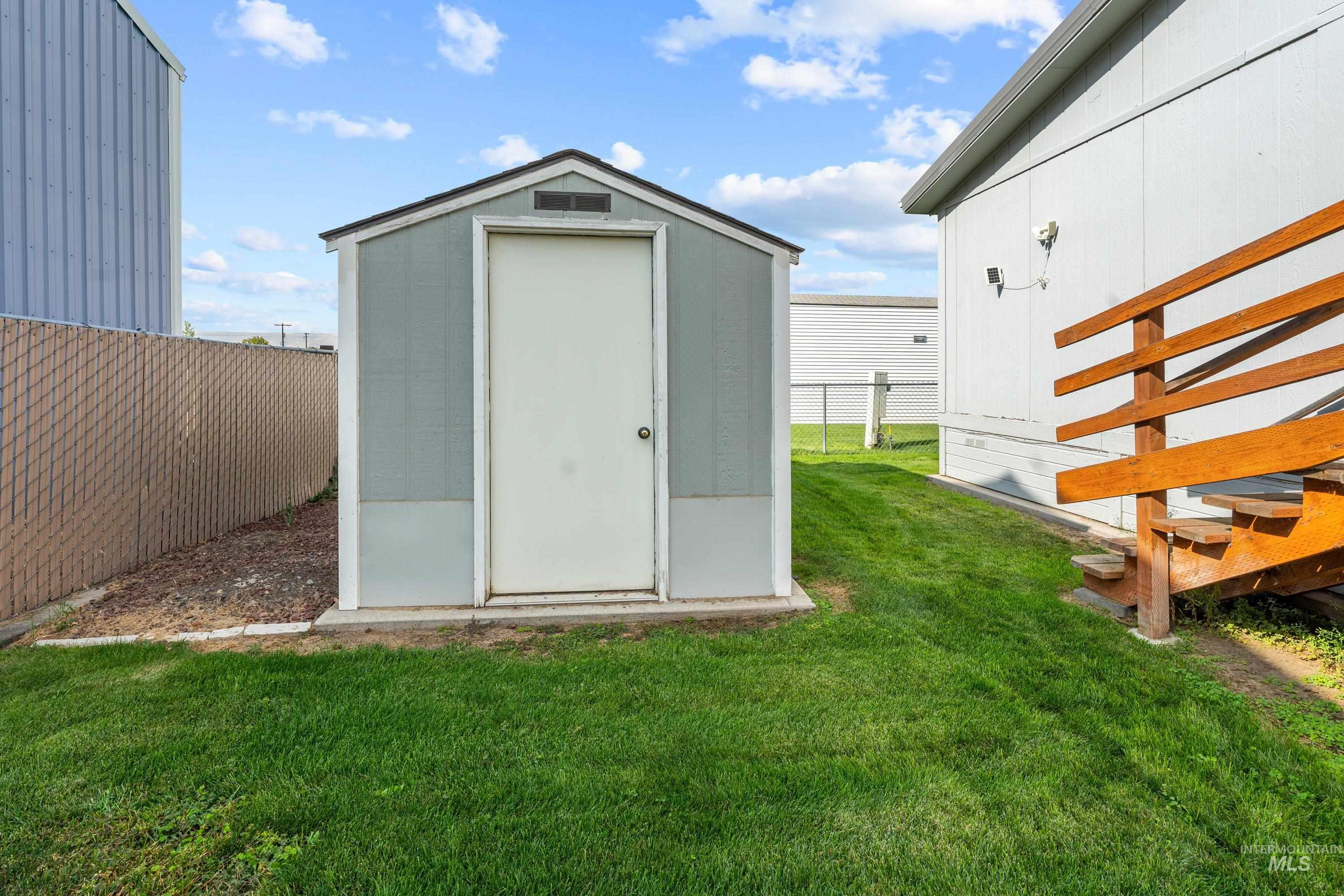 2115 6th Ave, Clarkston, Washington 99403, 3 Bedrooms, 2 Bathrooms, Residential For Sale, Price $98,000,MLS 98998664