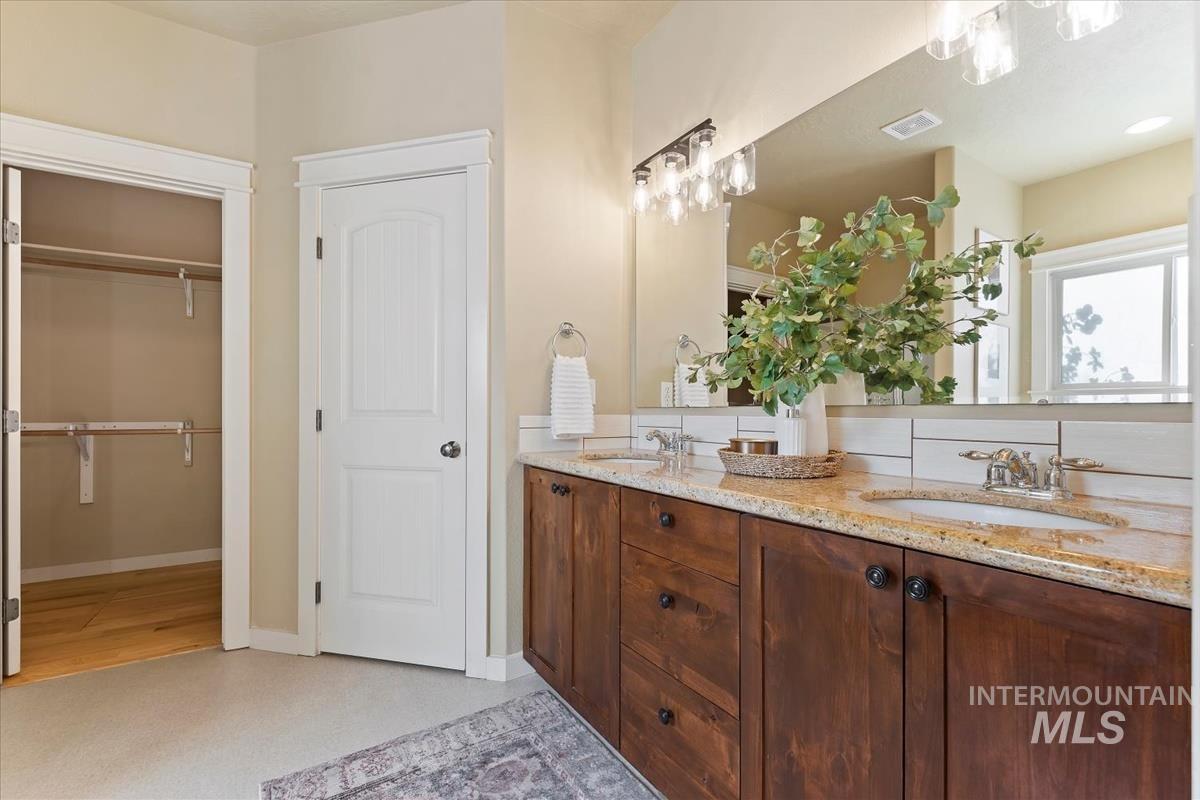 2930 N Christian Way, Meridian, Idaho 83646, 3 Bedrooms, 2 Bathrooms, Residential For Sale, Price $475,000,MLS 98998668