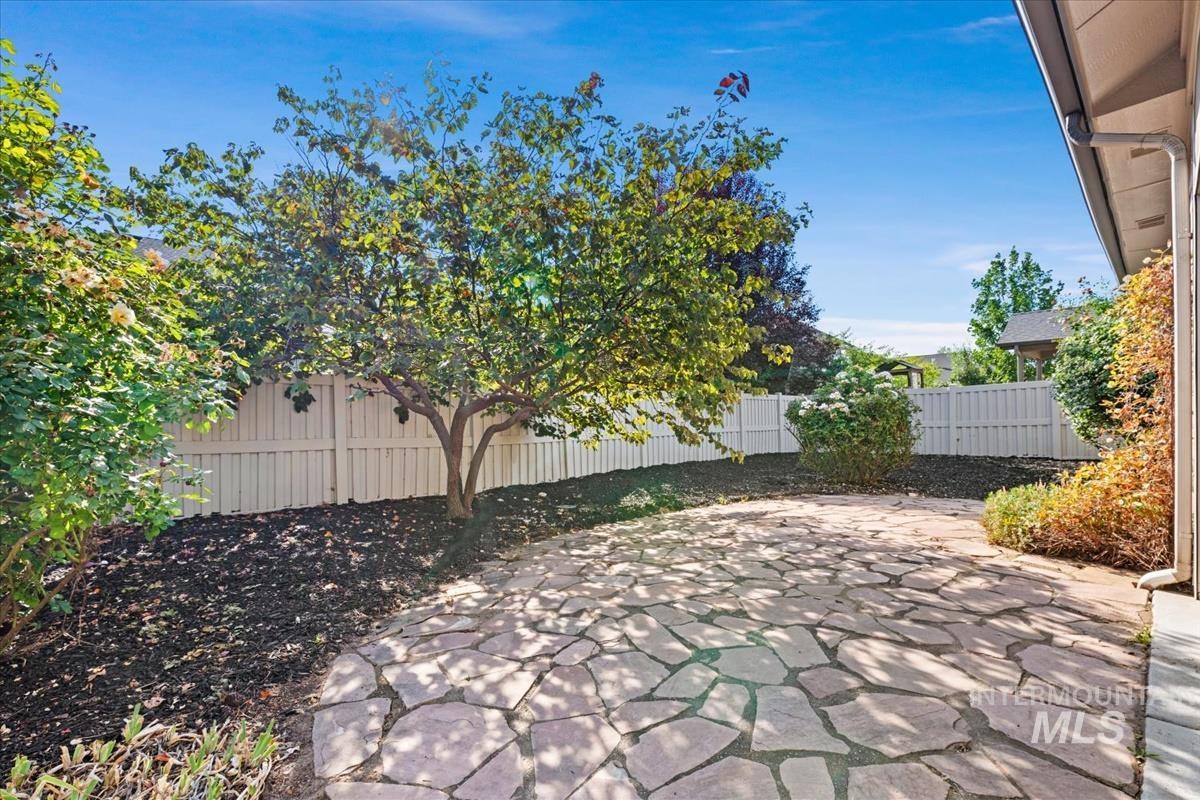 2930 N Christian Way, Meridian, Idaho 83646, 3 Bedrooms, 2 Bathrooms, Residential For Sale, Price $475,000,MLS 98998668