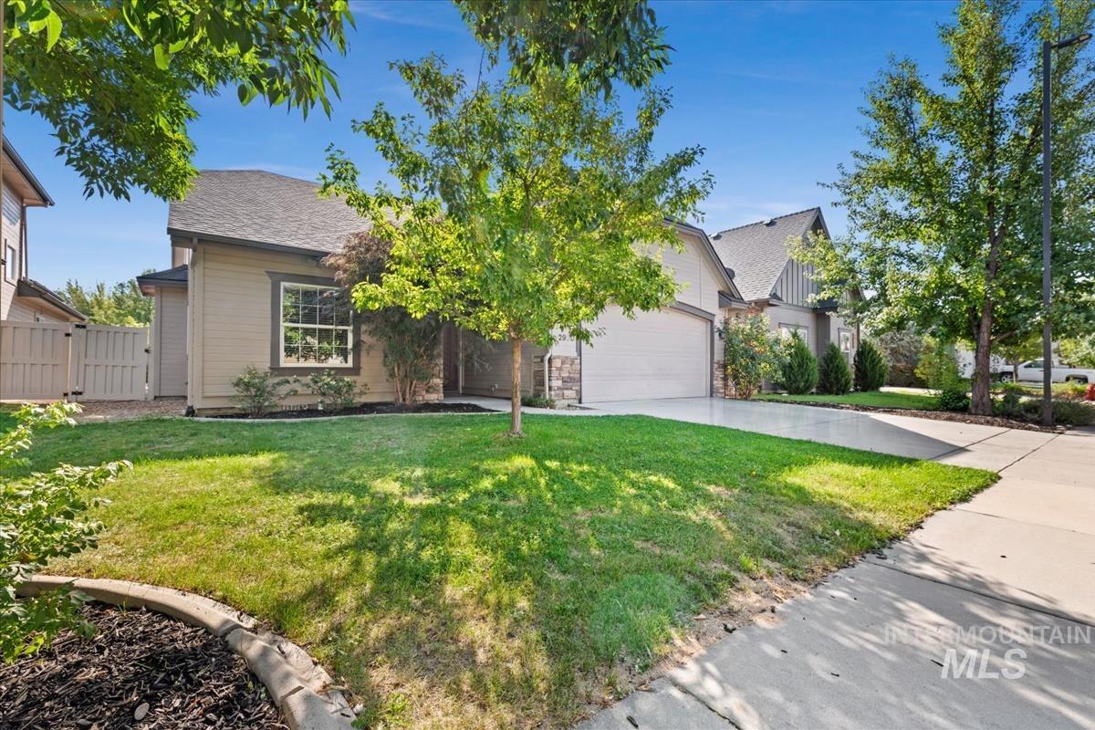 2930 N Christian Way, Meridian, Idaho 83646, 3 Bedrooms, 2 Bathrooms, Residential For Sale, Price $475,000,MLS 98998668