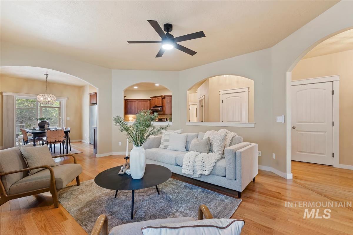 2930 N Christian Way, Meridian, Idaho 83646, 3 Bedrooms, 2 Bathrooms, Residential For Sale, Price $475,000,MLS 98998668