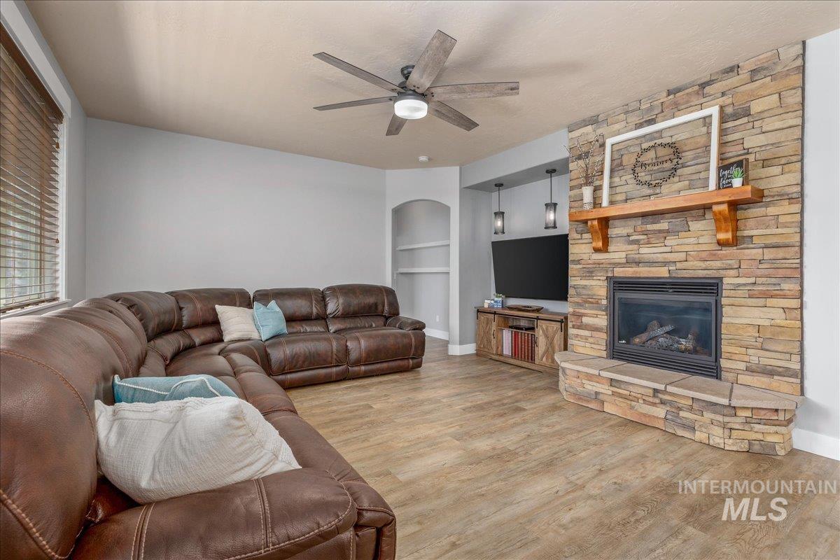 4147 W Cardon Street, Eagle, Idaho 83616, 5 Bedrooms, 3 Bathrooms, Residential For Sale, Price $799,990, 98998670
