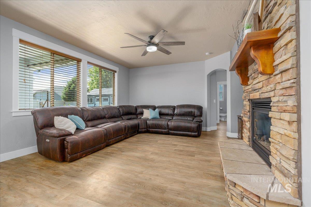 4147 W Cardon Street, Eagle, Idaho 83616, 5 Bedrooms, 3 Bathrooms, Residential For Sale, Price $799,990, 98998670