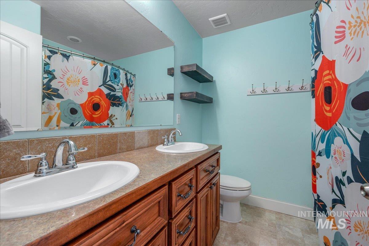 4147 W Cardon Street, Eagle, Idaho 83616, 5 Bedrooms, 3 Bathrooms, Residential For Sale, Price $799,990, 98998670