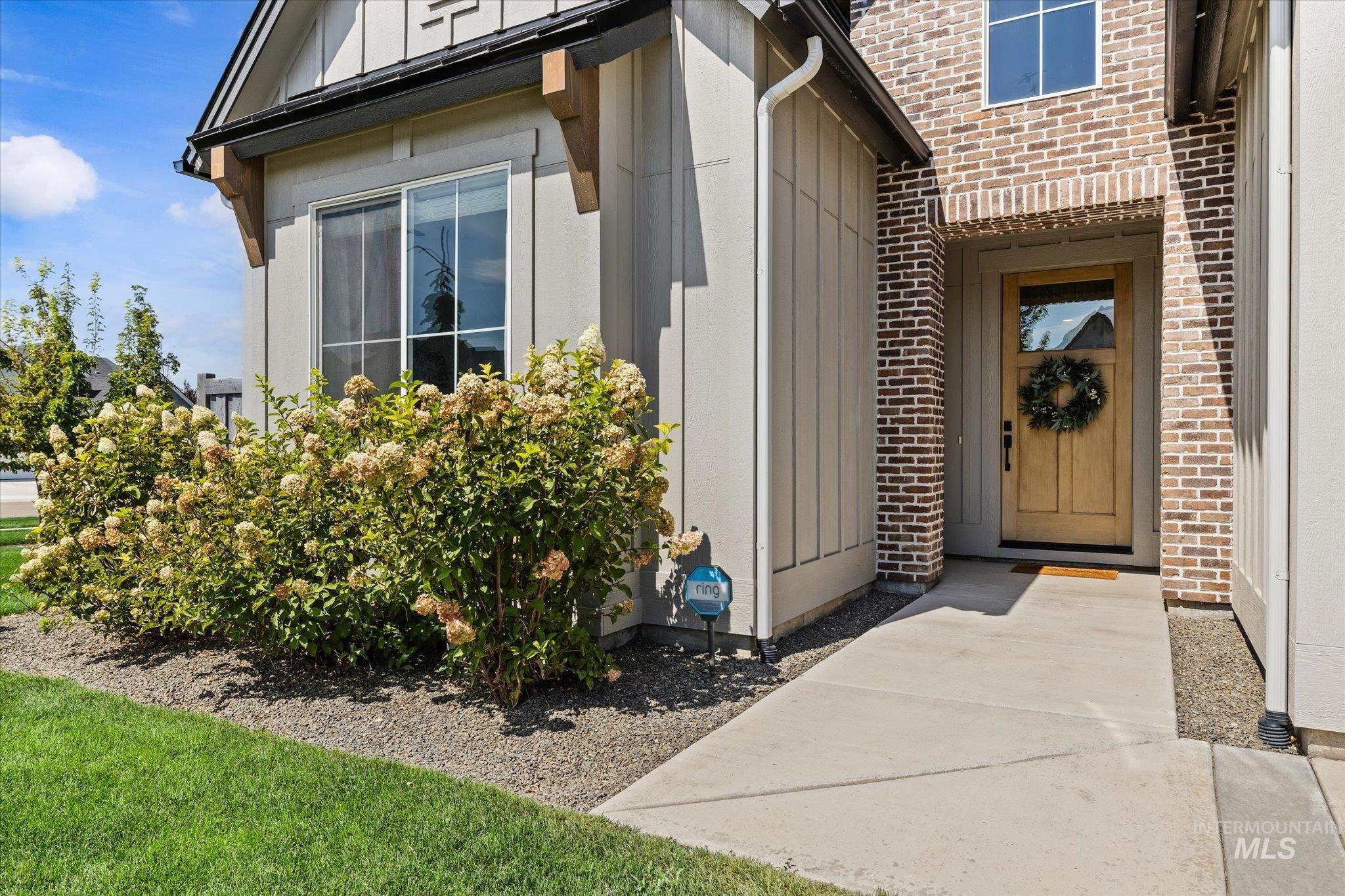 10450 Loneleaf Dr, Nampa, Idaho 83687, 3 Bedrooms, 2 Bathrooms, Residential For Sale, Price $529,900,MLS 98998678