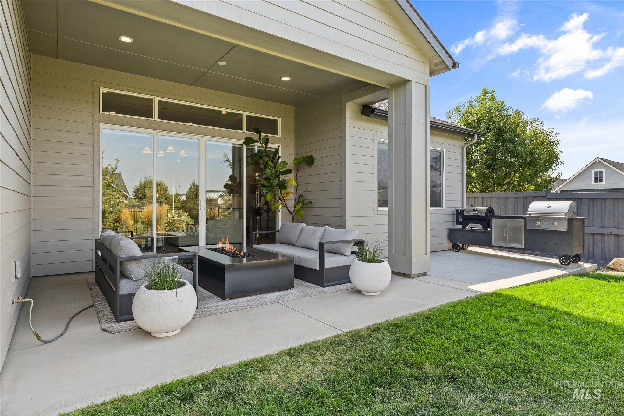 10450 Loneleaf Dr, Nampa, Idaho 83687, 3 Bedrooms, 2 Bathrooms, Residential For Sale, Price $529,900,MLS 98998678