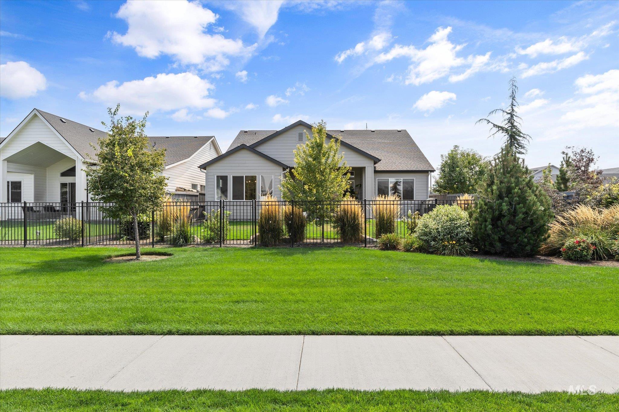 10450 Loneleaf Dr, Nampa, Idaho 83687, 3 Bedrooms, 2 Bathrooms, Residential For Sale, Price $529,900,MLS 98998678
