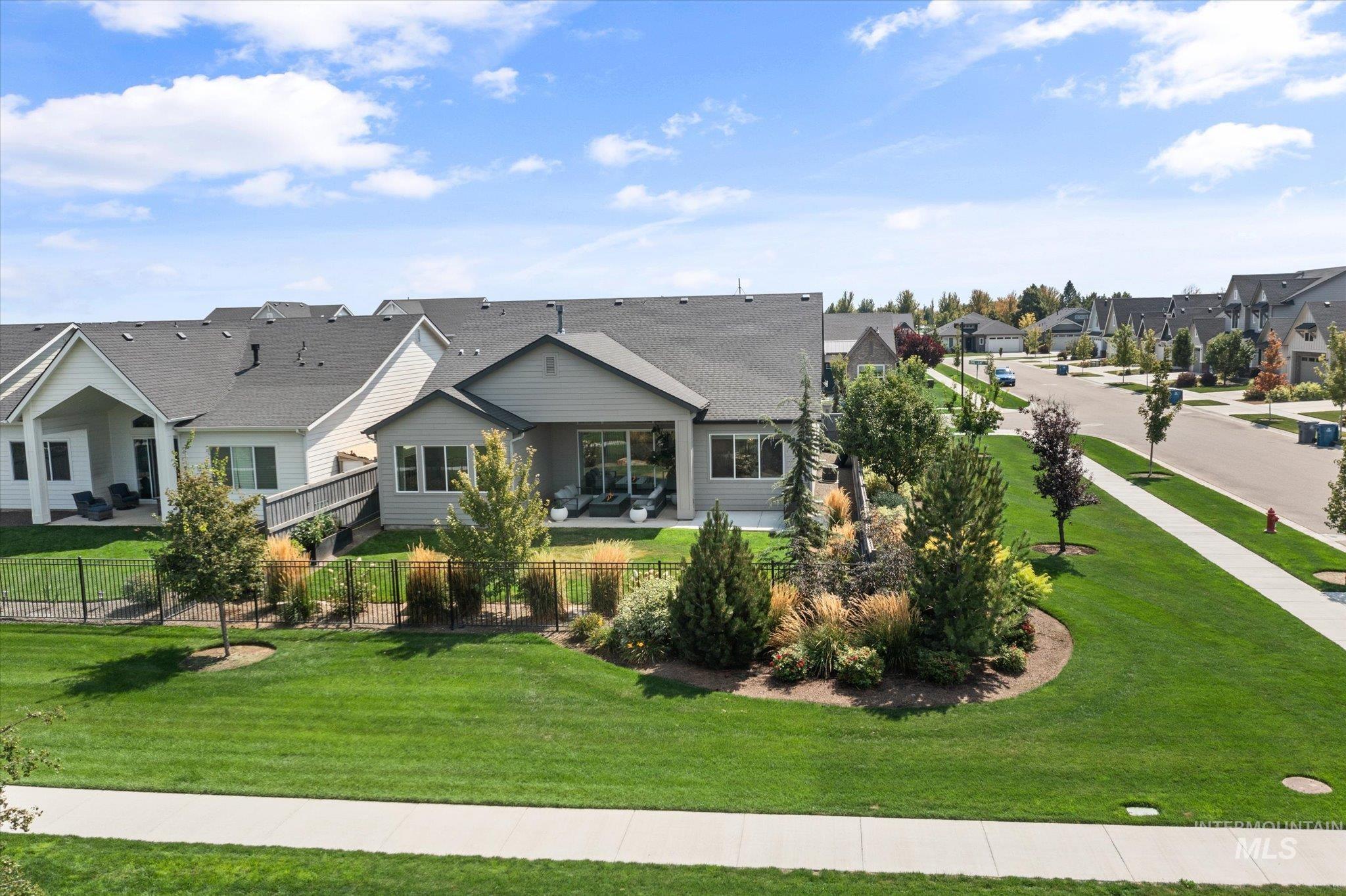 10450 Loneleaf Dr, Nampa, Idaho 83687, 3 Bedrooms, 2 Bathrooms, Residential For Sale, Price $529,900,MLS 98998678