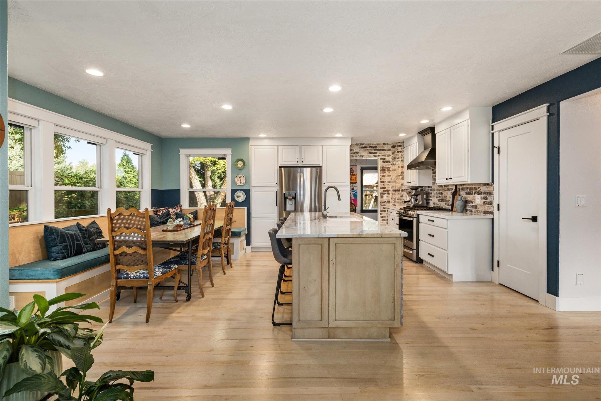 8155 W Burntree Ct, Boise, Idaho 83704, 5 Bedrooms, 3 Bathrooms, Residential For Sale, Price $798,900,MLS 98998683