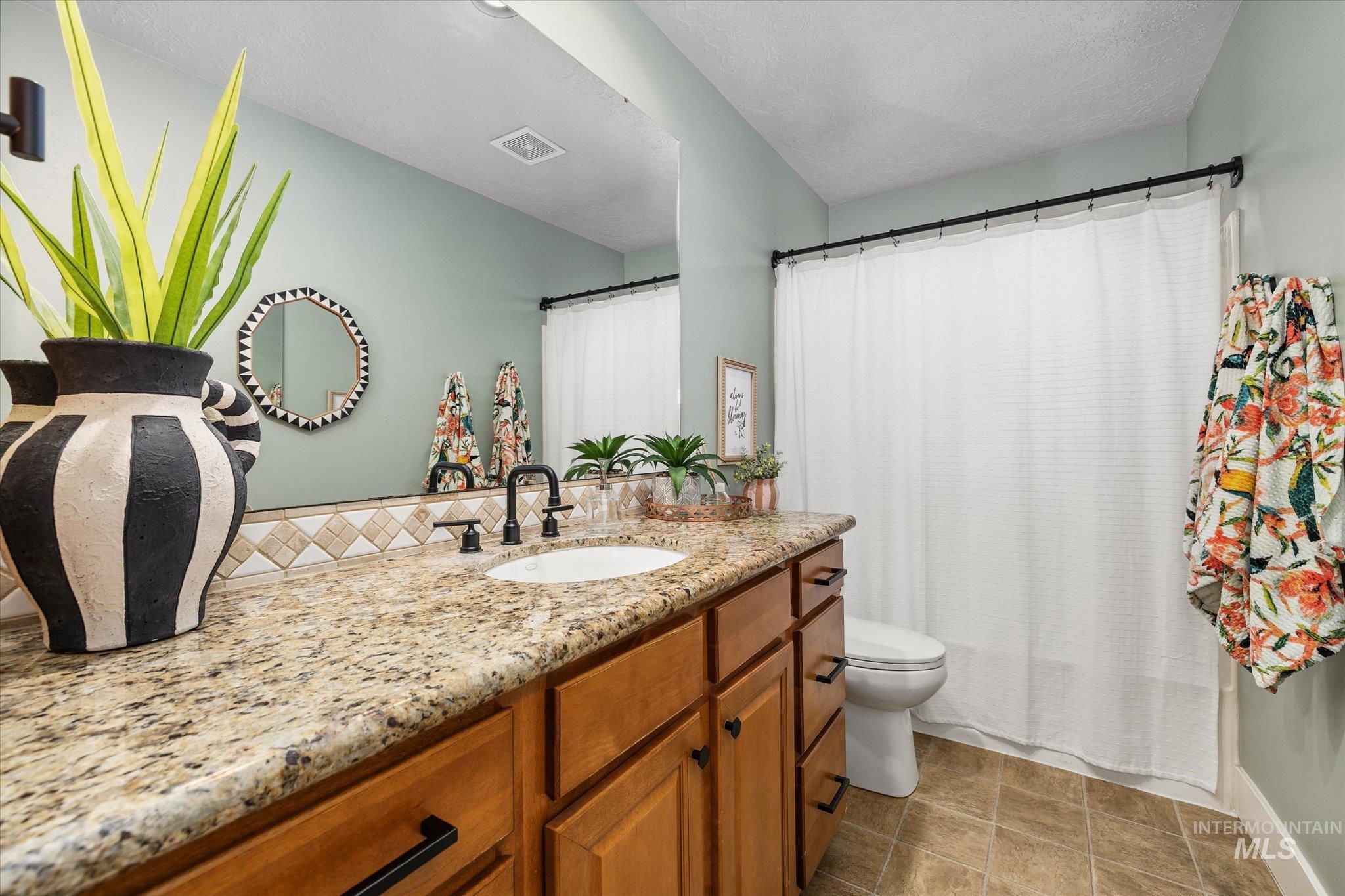 8155 W Burntree Ct, Boise, Idaho 83704, 5 Bedrooms, 3 Bathrooms, Residential For Sale, Price $798,900,MLS 98998683