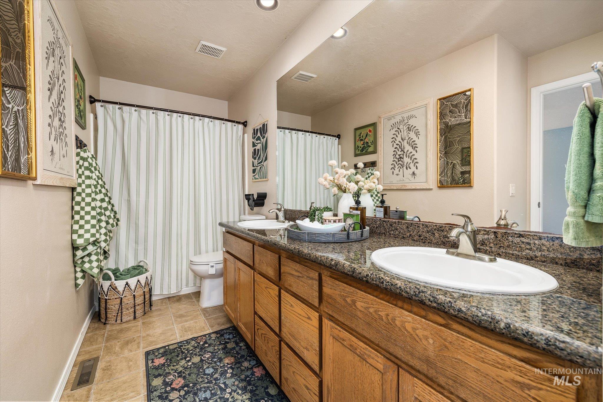 8155 W Burntree Ct, Boise, Idaho 83704, 5 Bedrooms, 3 Bathrooms, Residential For Sale, Price $798,900,MLS 98998683