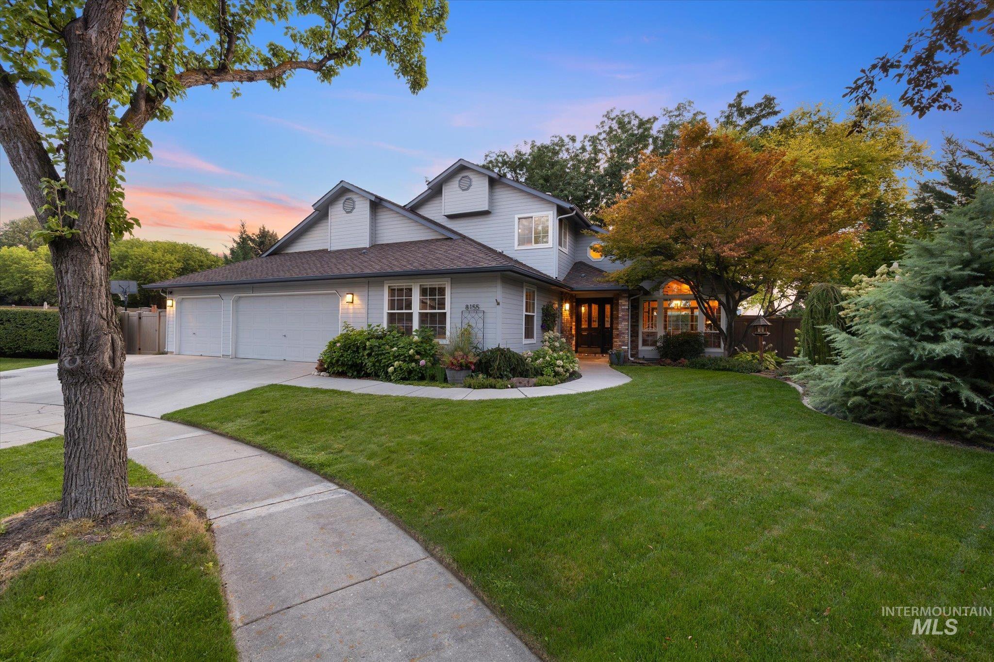 8155 W Burntree Ct, Boise, Idaho 83704, 5 Bedrooms, 3 Bathrooms, Residential For Sale, Price $798,900,MLS 98998683